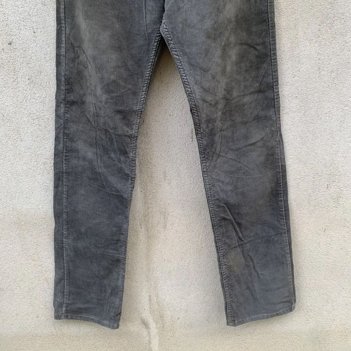 Levi's 1980’s VINTAGE LEVI’S 505 WHITETAB LEVIS CORDUROY FADED PANT Size US 32 / EU 48 - 5 Thumbnail