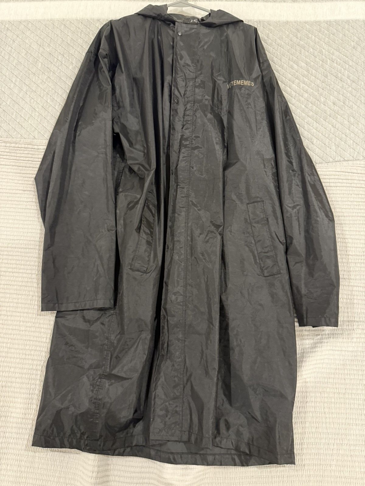 Vetememes Vetememes raincoat Size US M / EU 48-50 / 2 - 1 Thumbnail