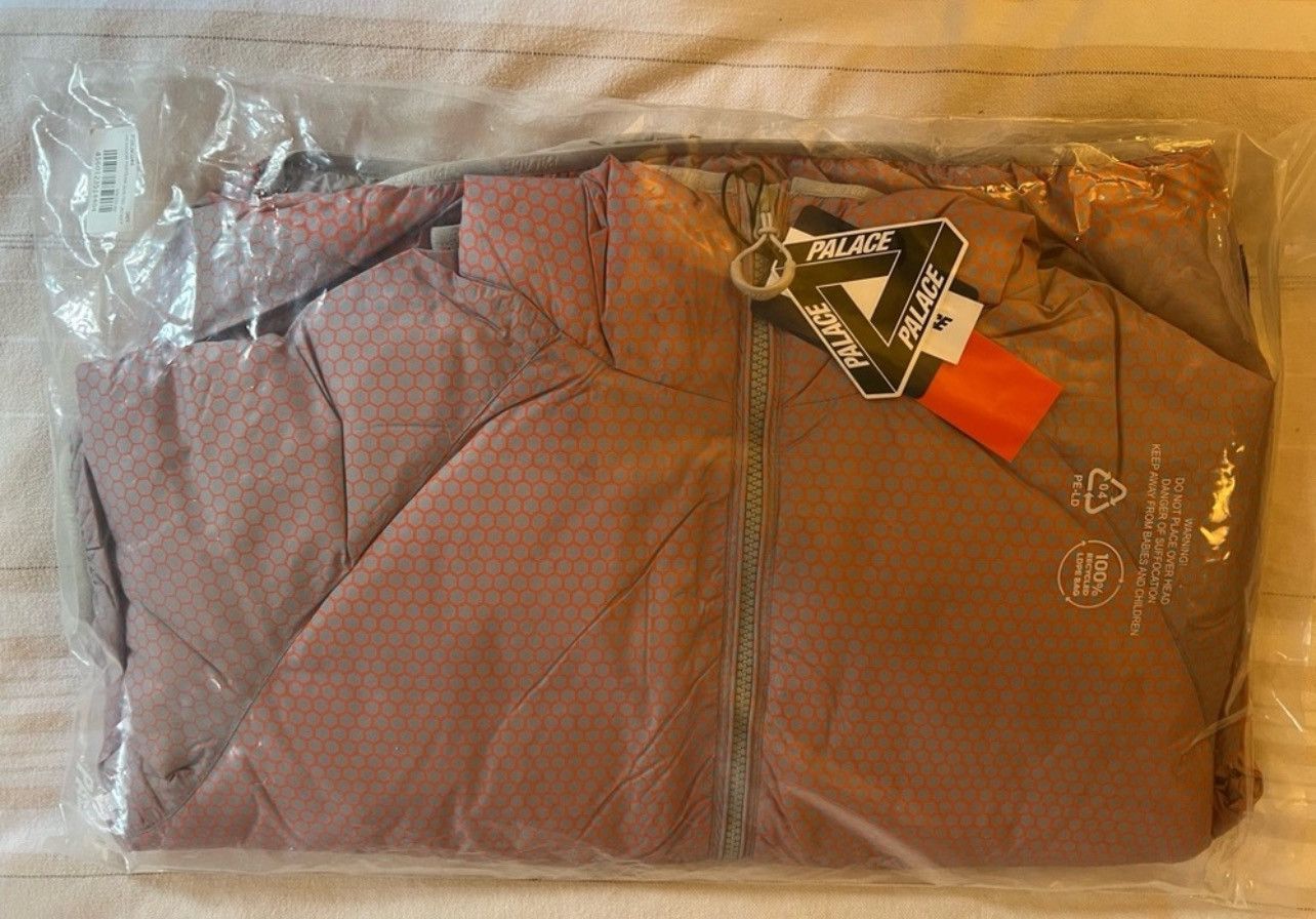 Palace Palace Hexagon Pertex Quilted Jacket in Grey Size medium Size US M / EU 48-50 / 2 - 6 Thumbnail