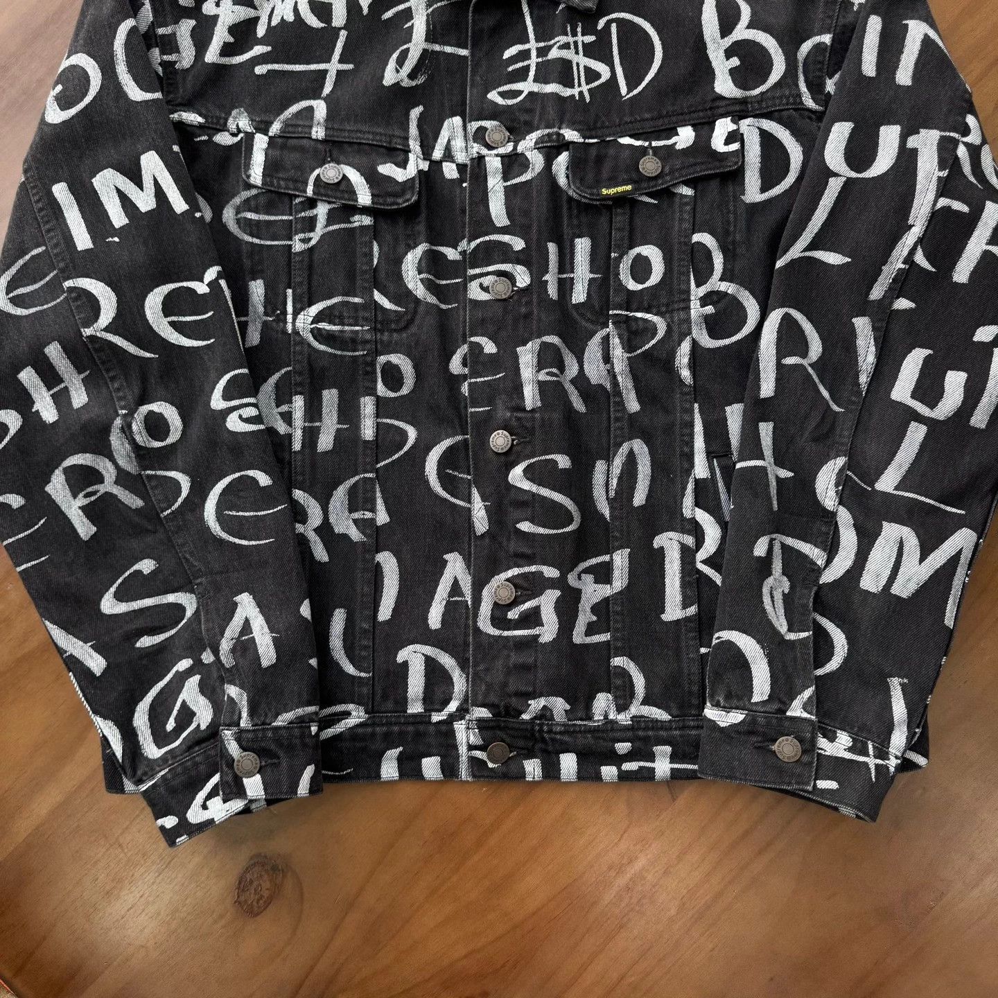 Supreme Supreme logo print black and white denim jacket Size US XL / EU 56 / 4 - 3 Thumbnail