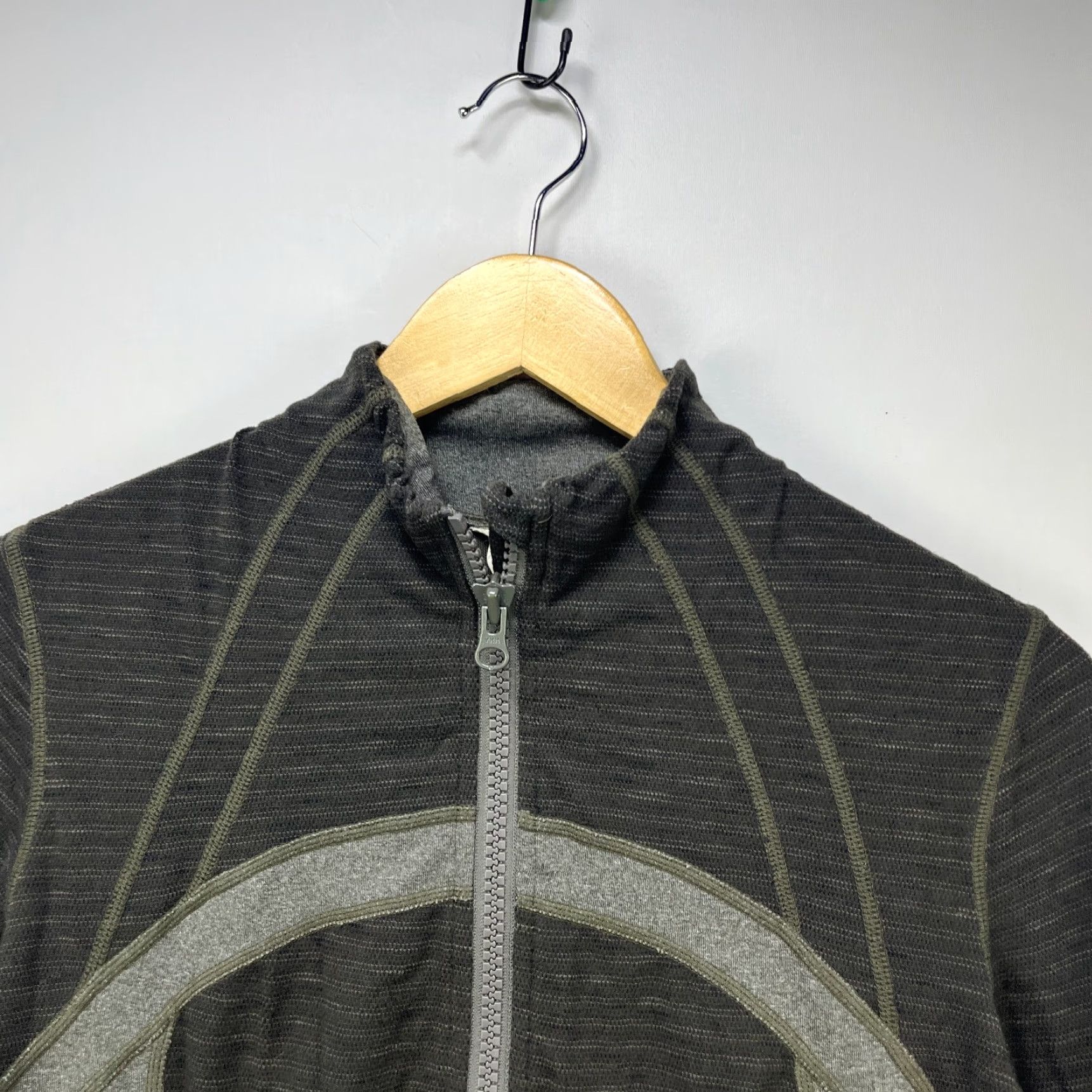 Lululemon Lululemon Define Jacket Size 8 Zip Up Dark Gray Size M / US 6-8 / IT 42-44 - 3 Thumbnail
