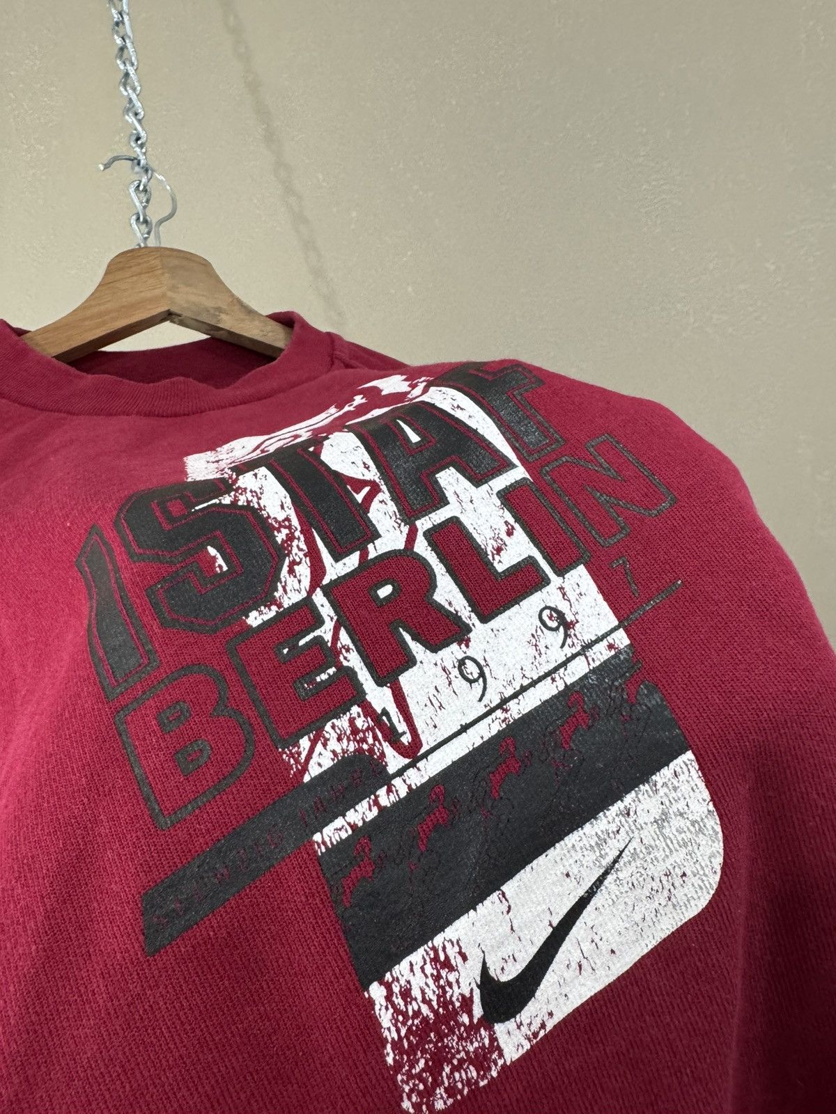 Nike Vintage 1997 Nike center swoosh Berlin run marathon crewneck Size US L / EU 52-54 / 3 - 4 Thumbnail