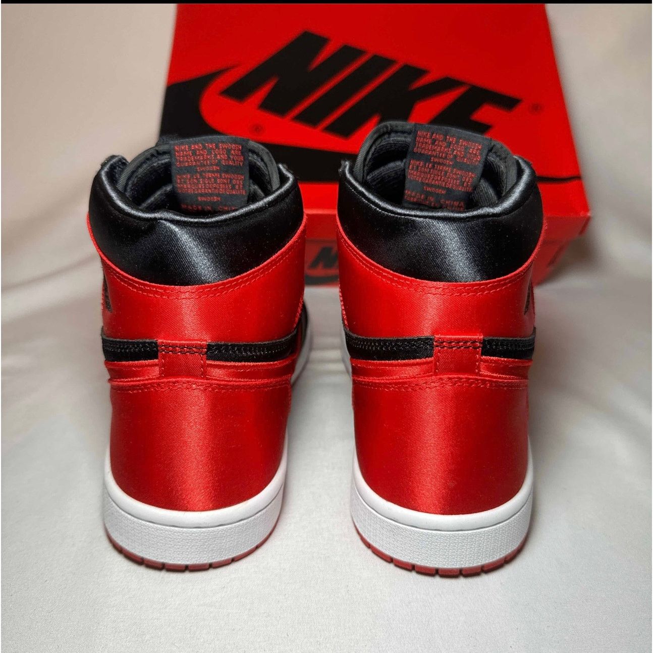 Jordan Brand × Nike Size 9 - Wmns Air Jordan 1 Retro High OG Satin Bred 2023 Size US 9 / IT 39 - 5 Thumbnail