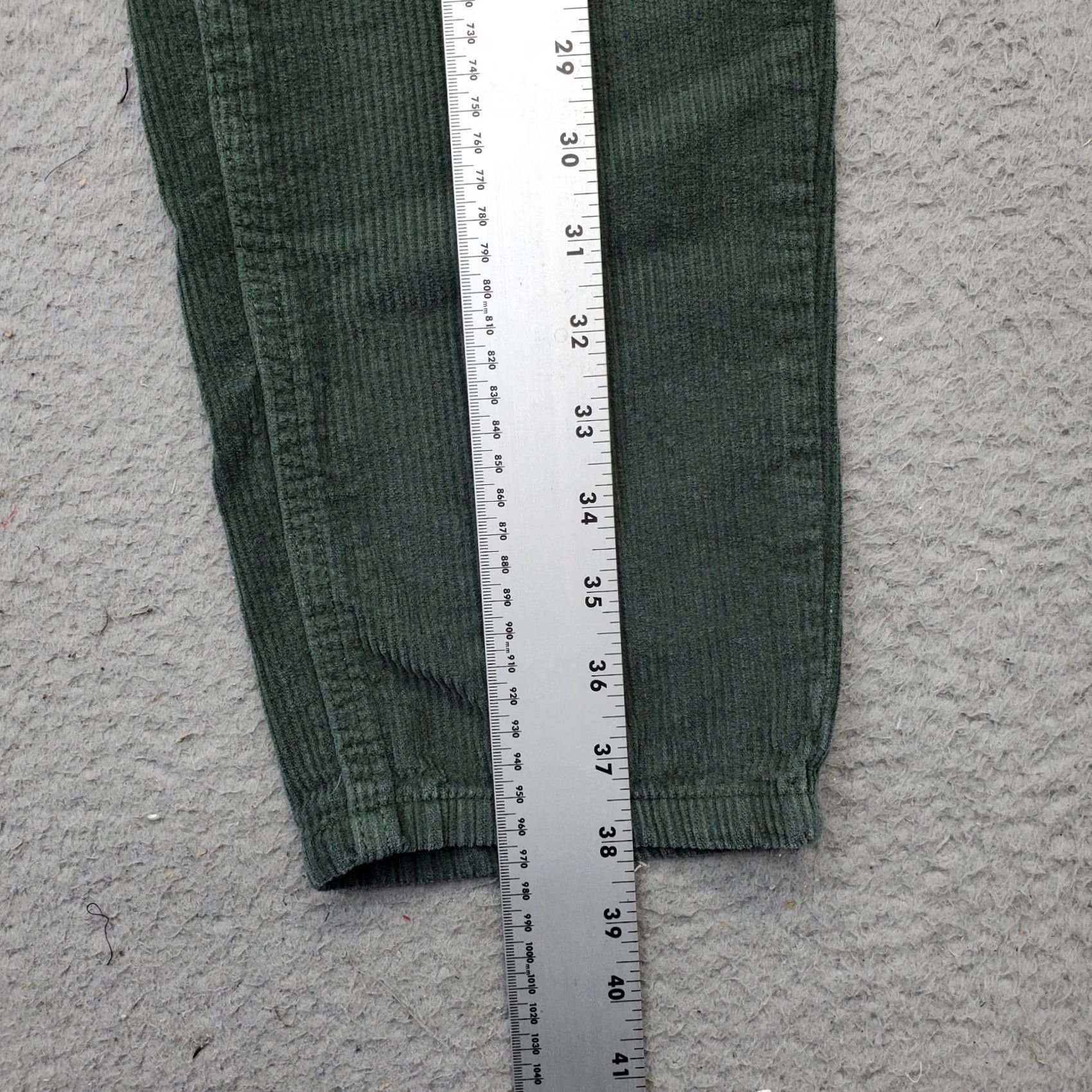 Urban Outfitters BDG Urban Outfitters Mom Pants Womens Size 28 Green Corduroy High Rise Regular Size 28 Womens Front Flat Front Pockets Ankle Pants Size 28" / US 6 / IT 42 - 4 Thumbnail