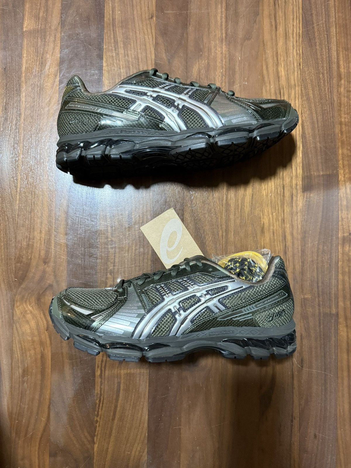 Asics × Kith × Marvel Comics Marvel Capcom Kith ASICS GEL-KAYANO 12.1 Cap America Guile Size US 11 / EU 44 - 7 Thumbnail