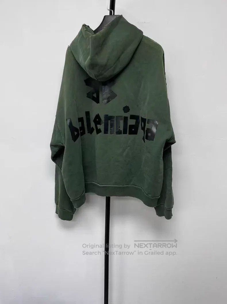 Balenciaga Balenciaga Logo Letter Printed Hooded Sweatshirt Size US S / EU 44-46 / 1 - 2 Thumbnail