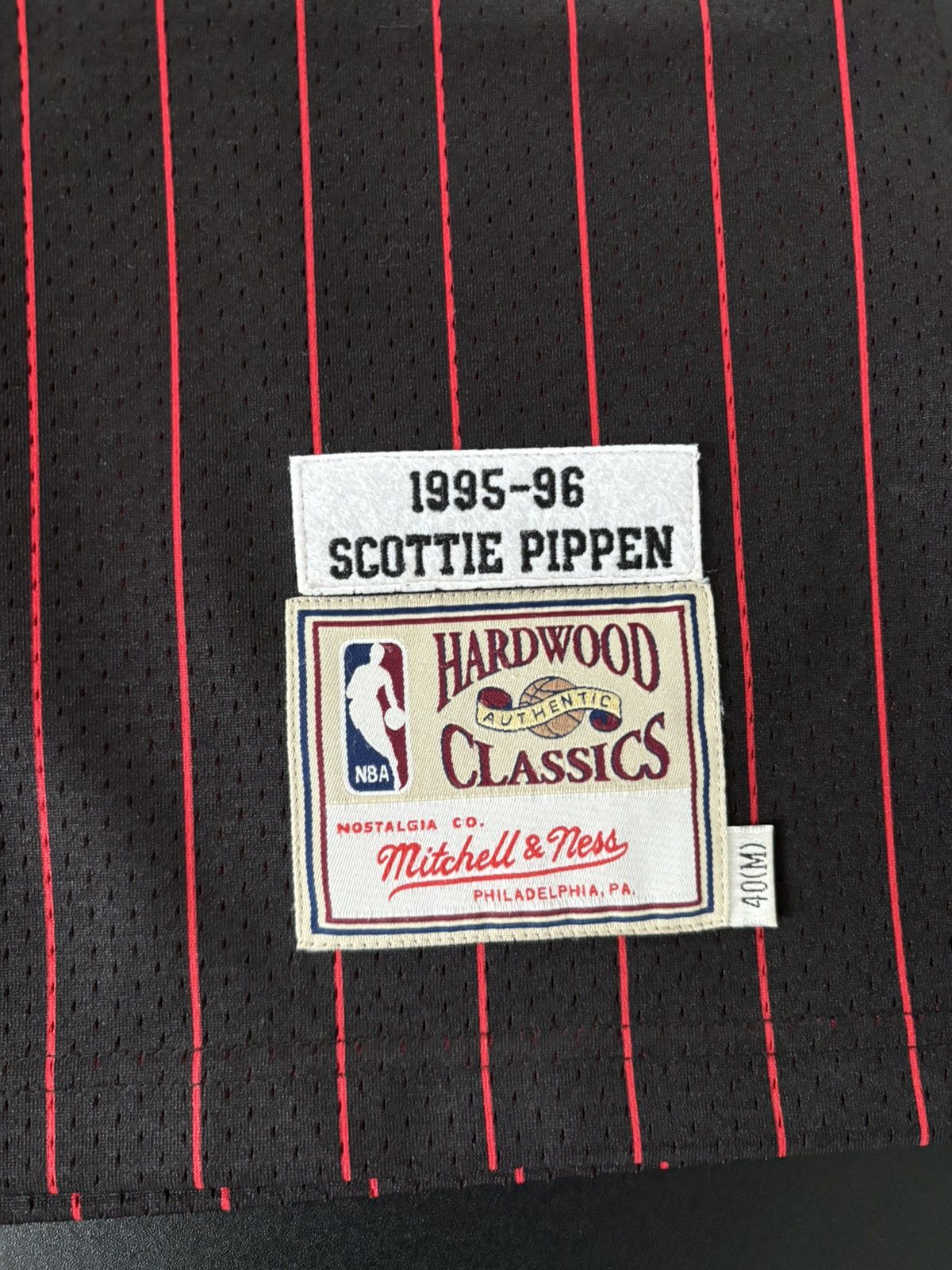 Mitchell & Ness Scottie Pippen Black Chicago Bulls 1996/97 Authentic Jersey Size US XXS / EU 40 - 3 Thumbnail