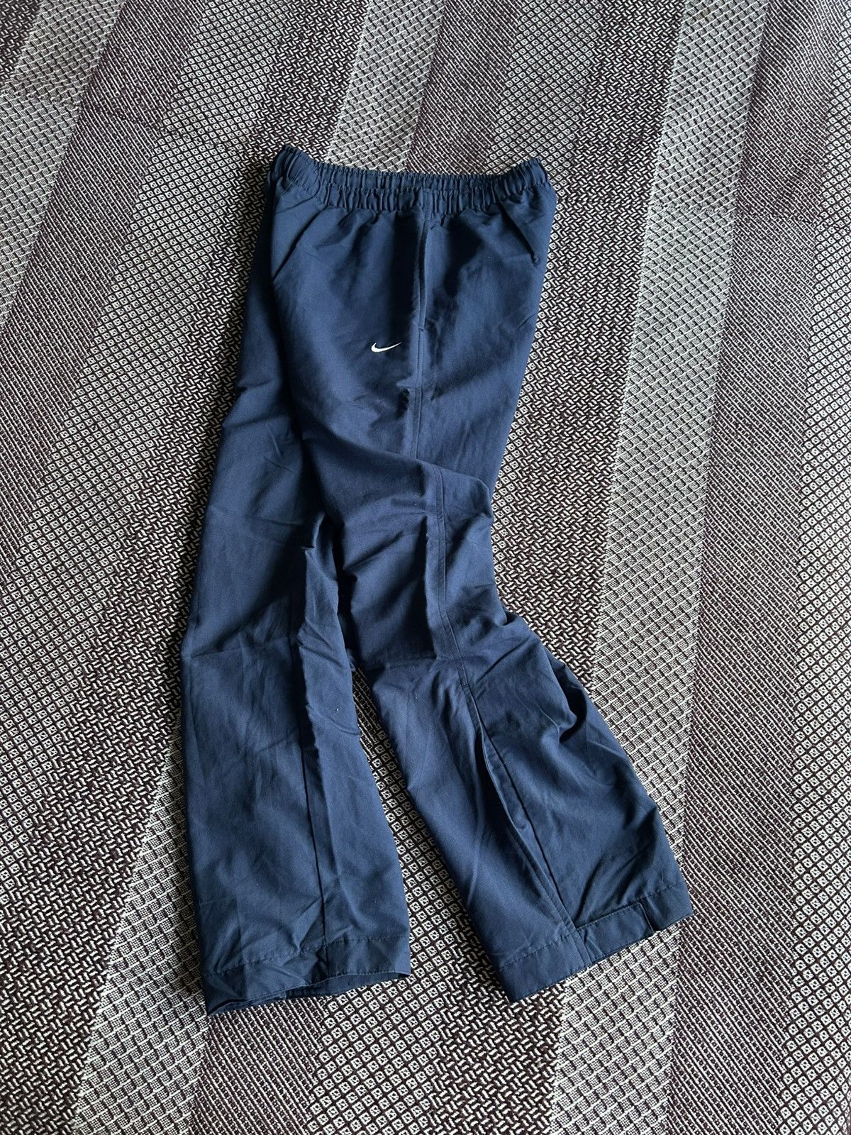 Nike × Vintage Vintage Nike Y2K Nylon Baggy Sportswear Track Pants Blue Size 25" / US 0 / IT 36 - 10 Thumbnail