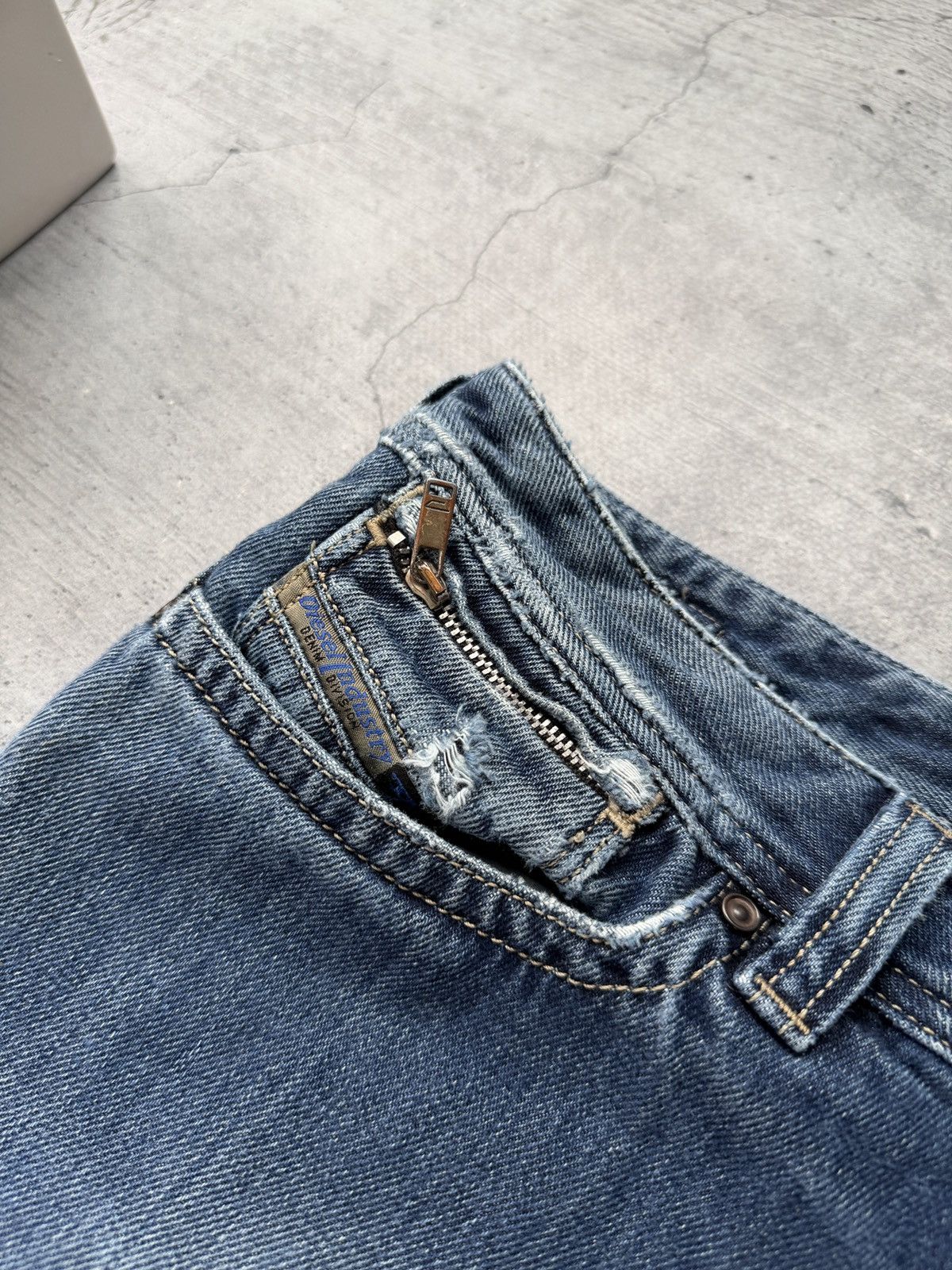 Diesel 🥵RARE🥵 Diesel Rayan faded denim regular fit jeans Size US 34 / EU 50 - 9 Thumbnail