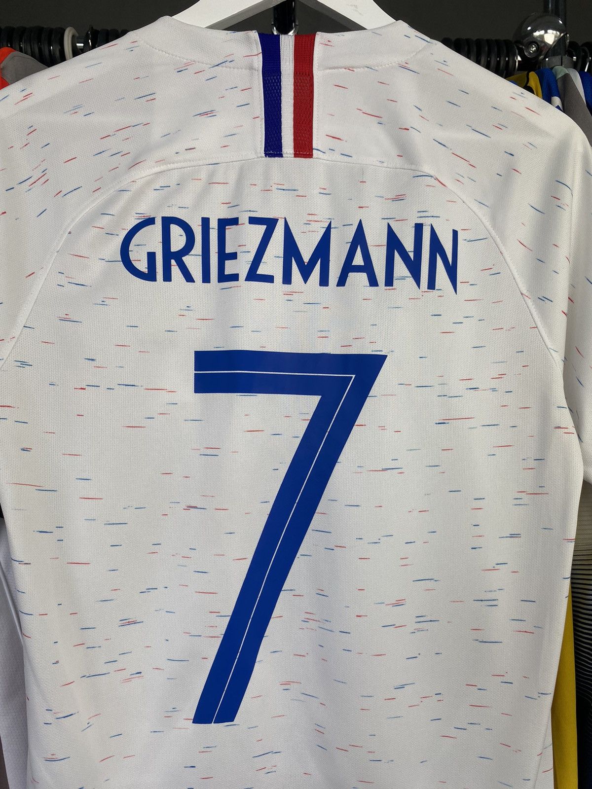 Nike 2018/19 NIKE FRANCE #7 GRIEZMANN AWAY SOCCER FOOTBALL JERSEY Size US S / EU 44-46 / 1 - 9 Thumbnail