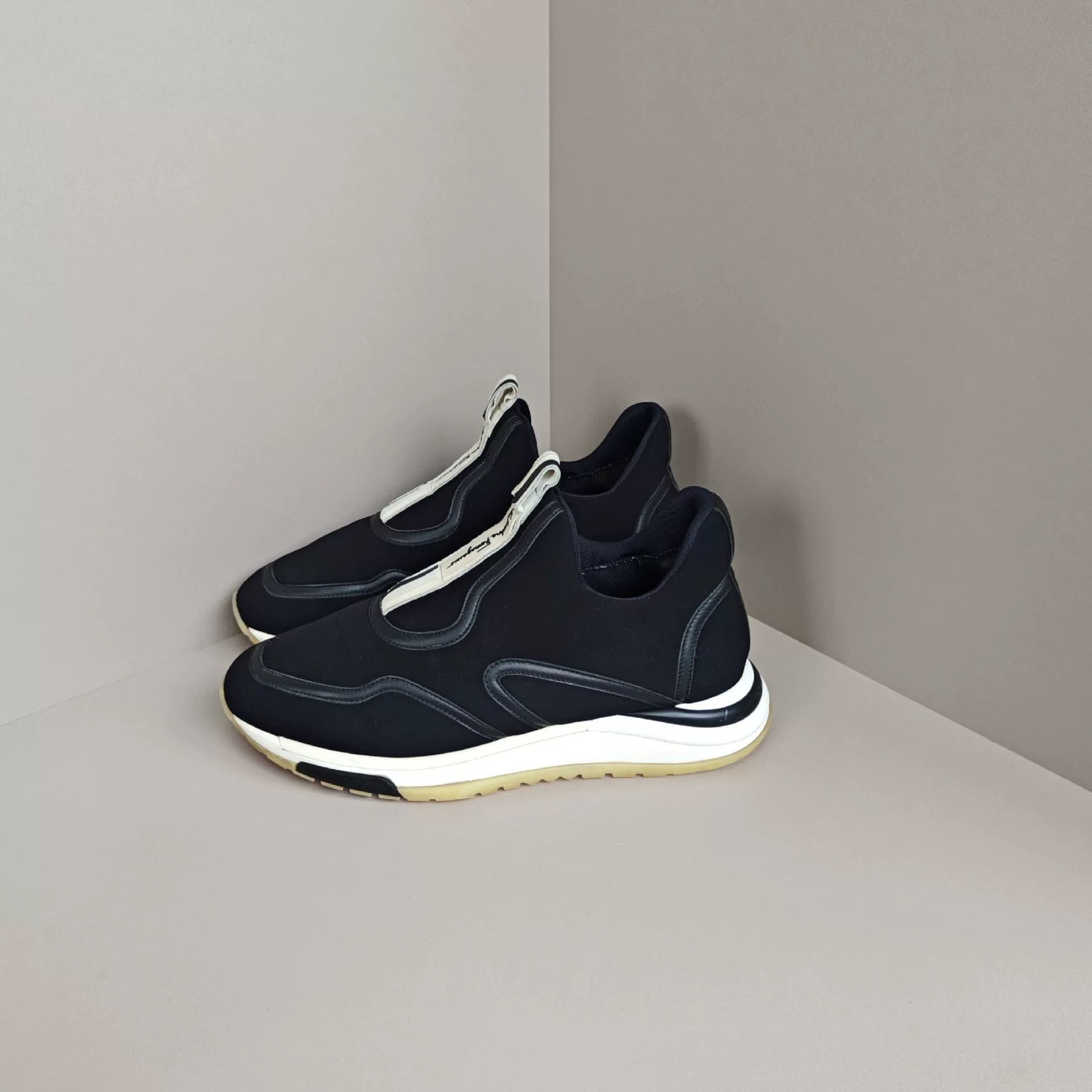 Salvatore Ferragamo Salvatore Ferragamo Casual Lowtop Sneakers us_12 Women Size US 12 / IT 42 - 1 Thumbnail