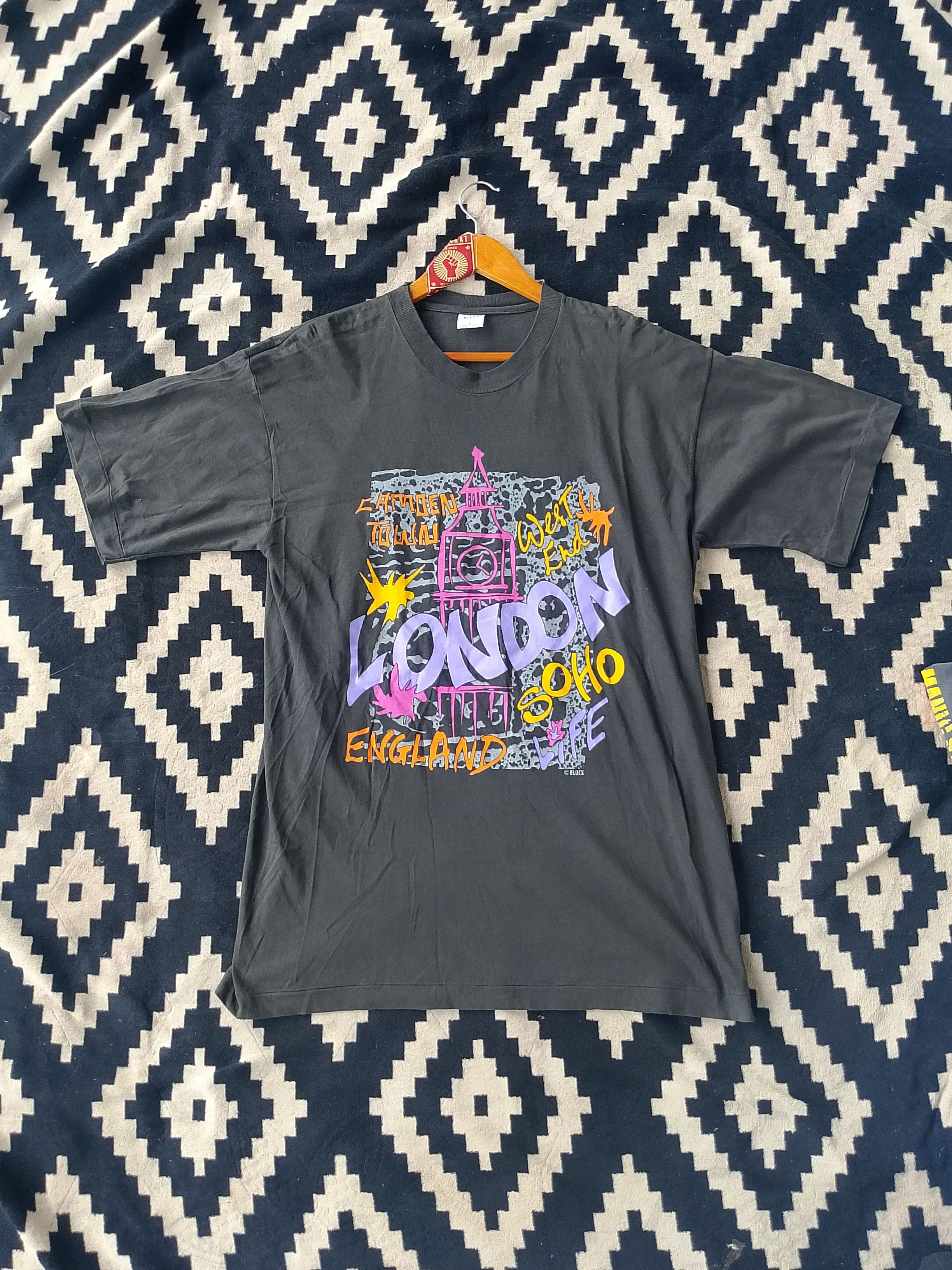 Vintage Vintage 90s London Big Ben Neon Graphic Tee Single Stitch Size US L / EU 52-54 / 3 - 2 Thumbnail