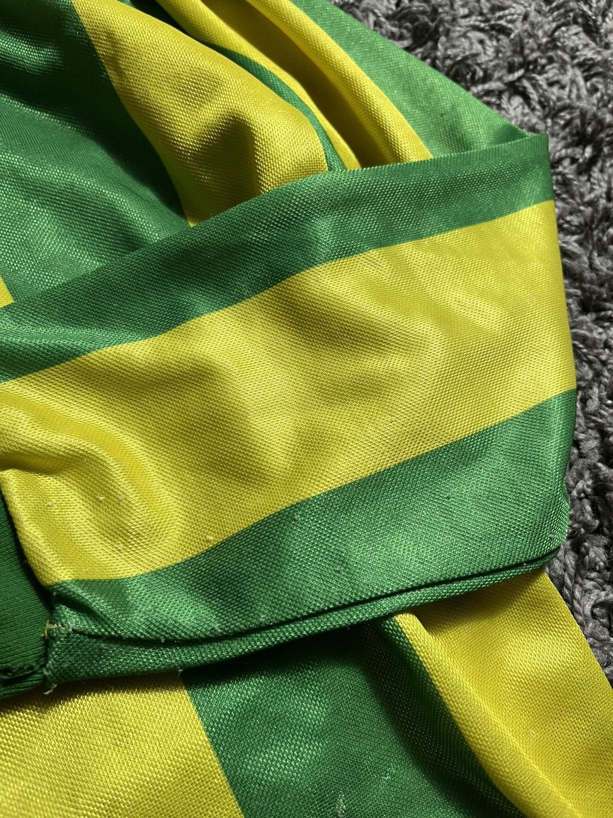 Umbro UMBRO VINTAGE 1980’s SOCCER FOOTBALL POLYESTER JERSEY Size US M / EU 48-50 / 2 - 4 Thumbnail