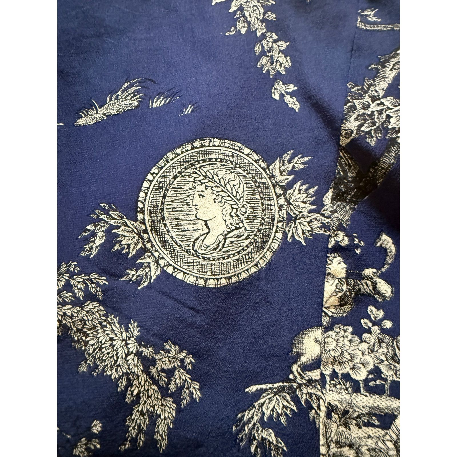 J.McLaughlin J. McLaughlin Silk Chinoiserie Vest Blue Button Front Print Size S / US 4 / IT 40 - 8 Thumbnail