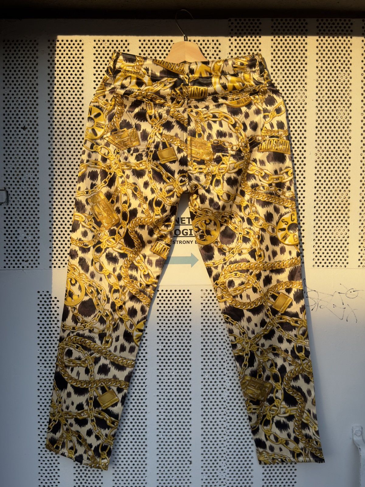 H&M × Moschino MOSCHINO H&M Women's Gold Chain Iconic Pants Size 36 US 4 Size 27" / US 4 / IT 40 - 8 Thumbnail