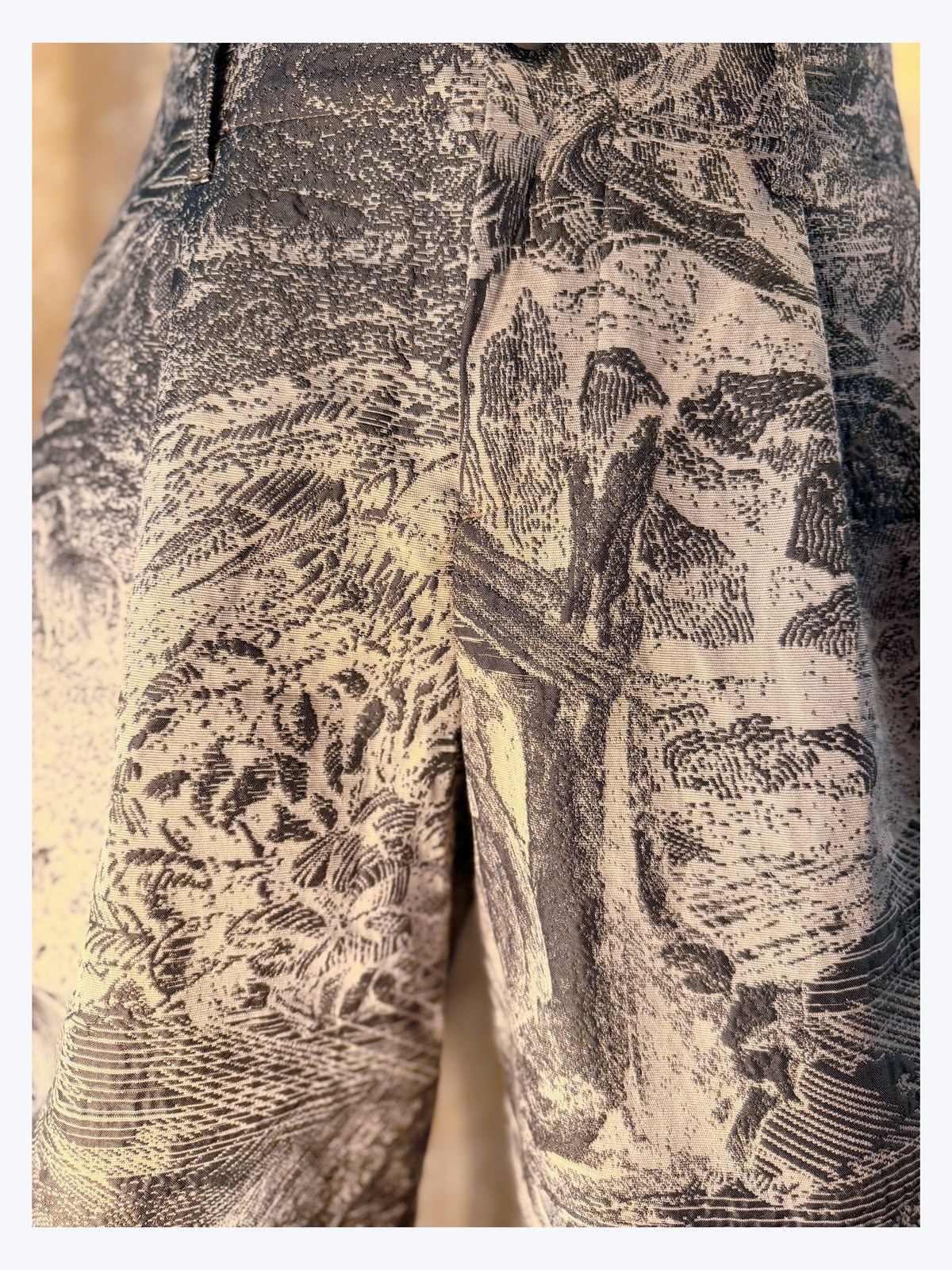 Other Art-Inspired Textured Shorts – Monochrome Print – unisex Size 29" - 3 Thumbnail