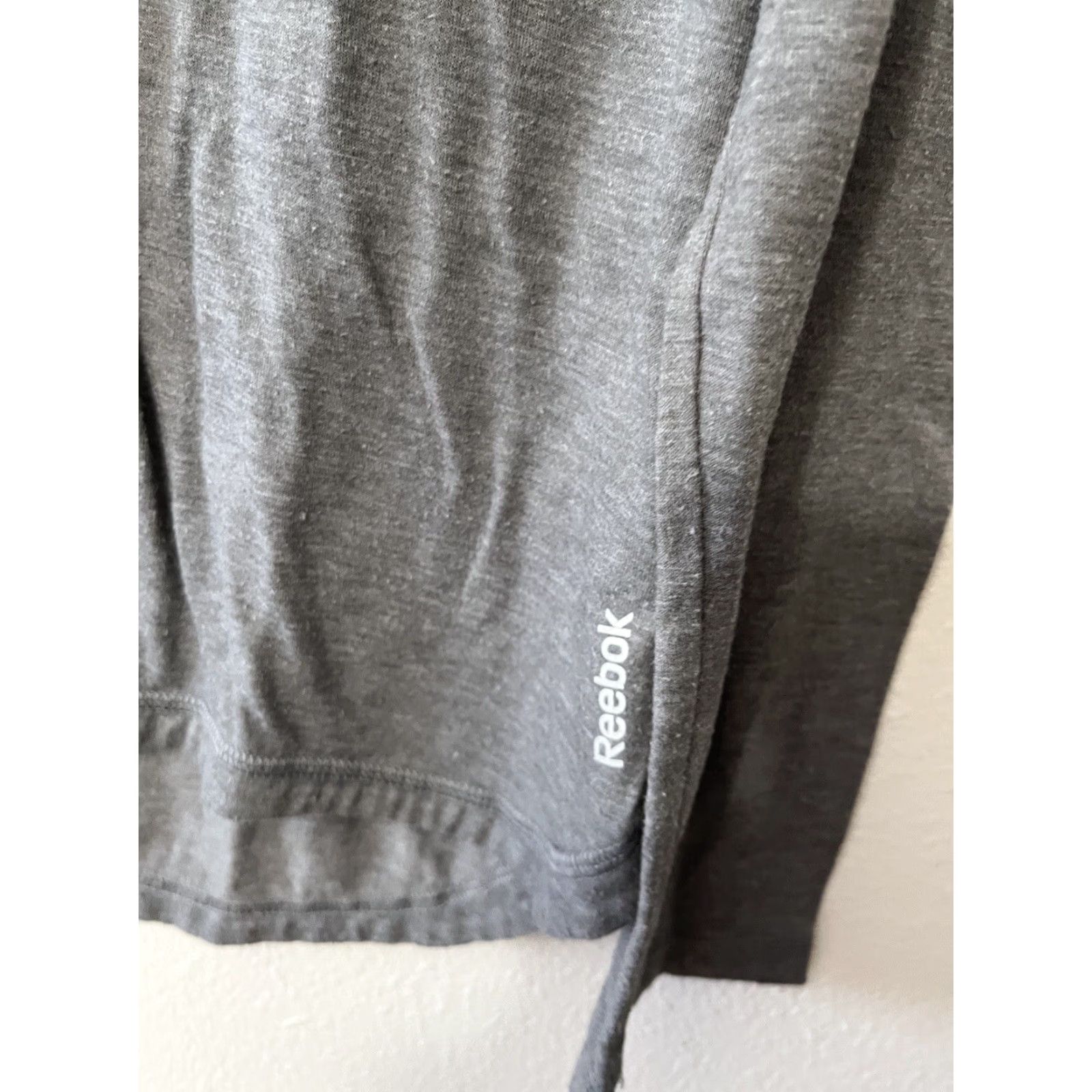 Reebok Reebok Women's Long Sleeve T-Shirt Size Medium Gray 100% Polyester / Sheer Size M / US 6-8 / IT 42-44 - 4 Thumbnail