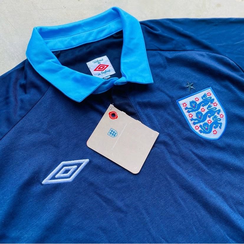 Umbro Umbro England Away Kit 2012 – BNWT Deadstock (L/XL Fit) Size US L / EU 52-54 / 3 - 7 Thumbnail