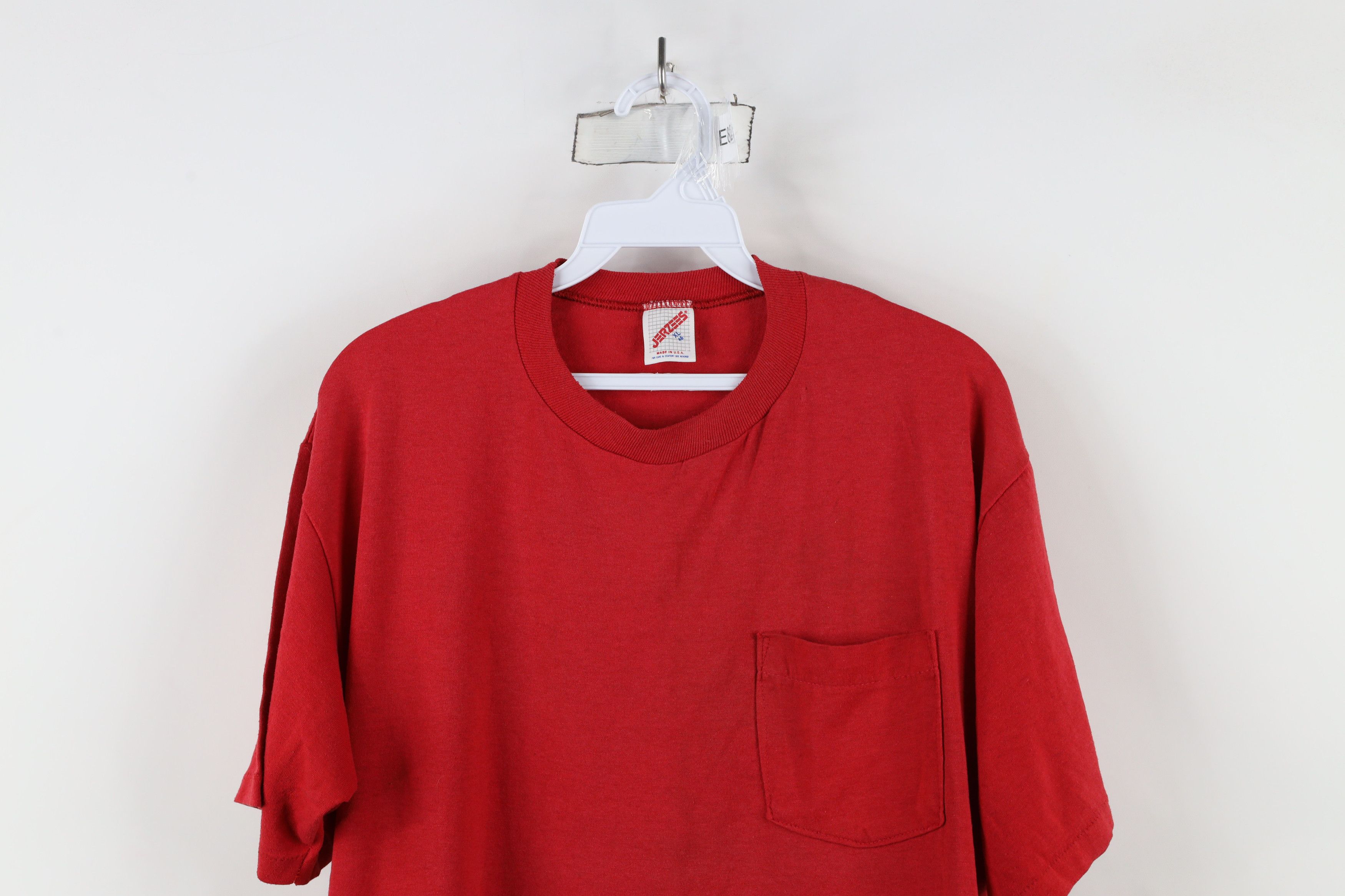 Vintage Vintage 90s Grand Rapids Ohio Sportsmen Club T-Shirt Red USA Size US XL / EU 56 / 4 - 2 Thumbnail