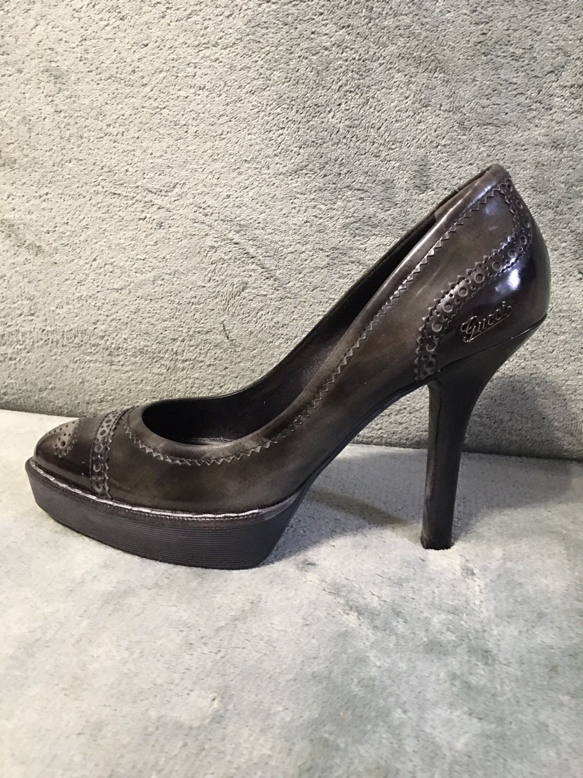 Gucci Gucci Two Tone Brogue Leather Cap Toe Platform Pumps EU38.5 Size US 8.5 / IT 38.5 - 3 Thumbnail