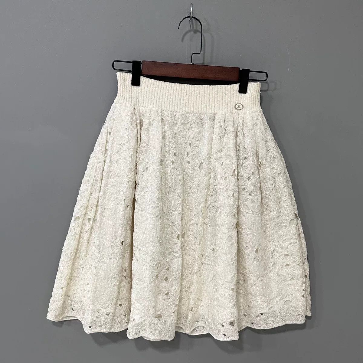 Chanel Chanel Cream Lace A-line Skirt Size 38" / US 16 / IT 52 - 1 Thumbnail