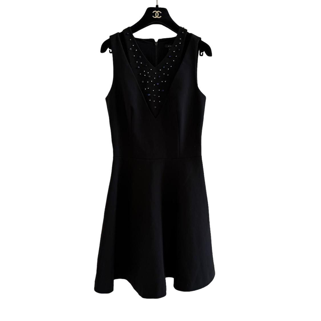 elvira black dress Rubie Costumes Women's Plus Size Costume, Black, 14-16 Size:XL (Bust 94 cm) Minimalist yet striking 1=handle1=Nightstand=richmond-ridged-2-drawer-bedside-table-black How To Style A