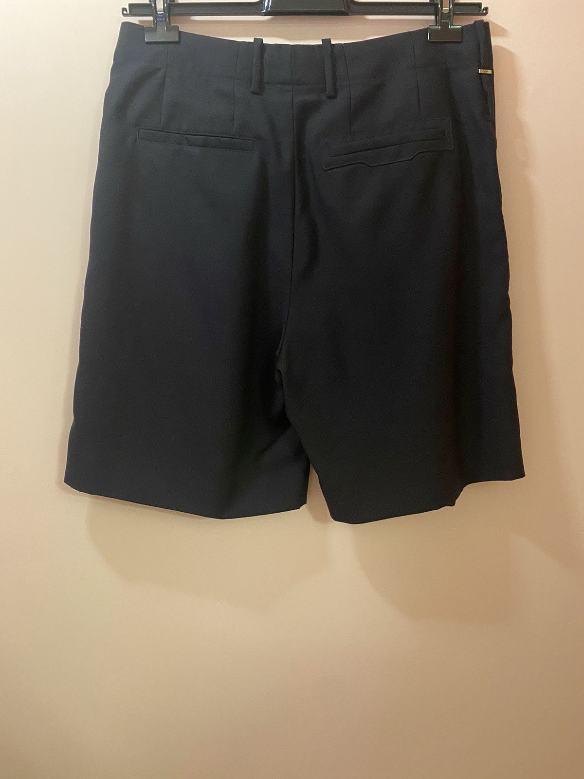 Louis Vuitton Louis Vuitton dark navy wool pleated shorts 40 Size US 33 - 3 Thumbnail