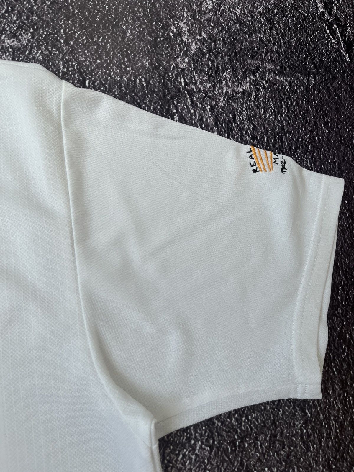Adidas Vintage Adidas Real Madrid #7 RAUL 00’s Football Jersey Size US M / EU 48-50 / 2 - 5 Thumbnail