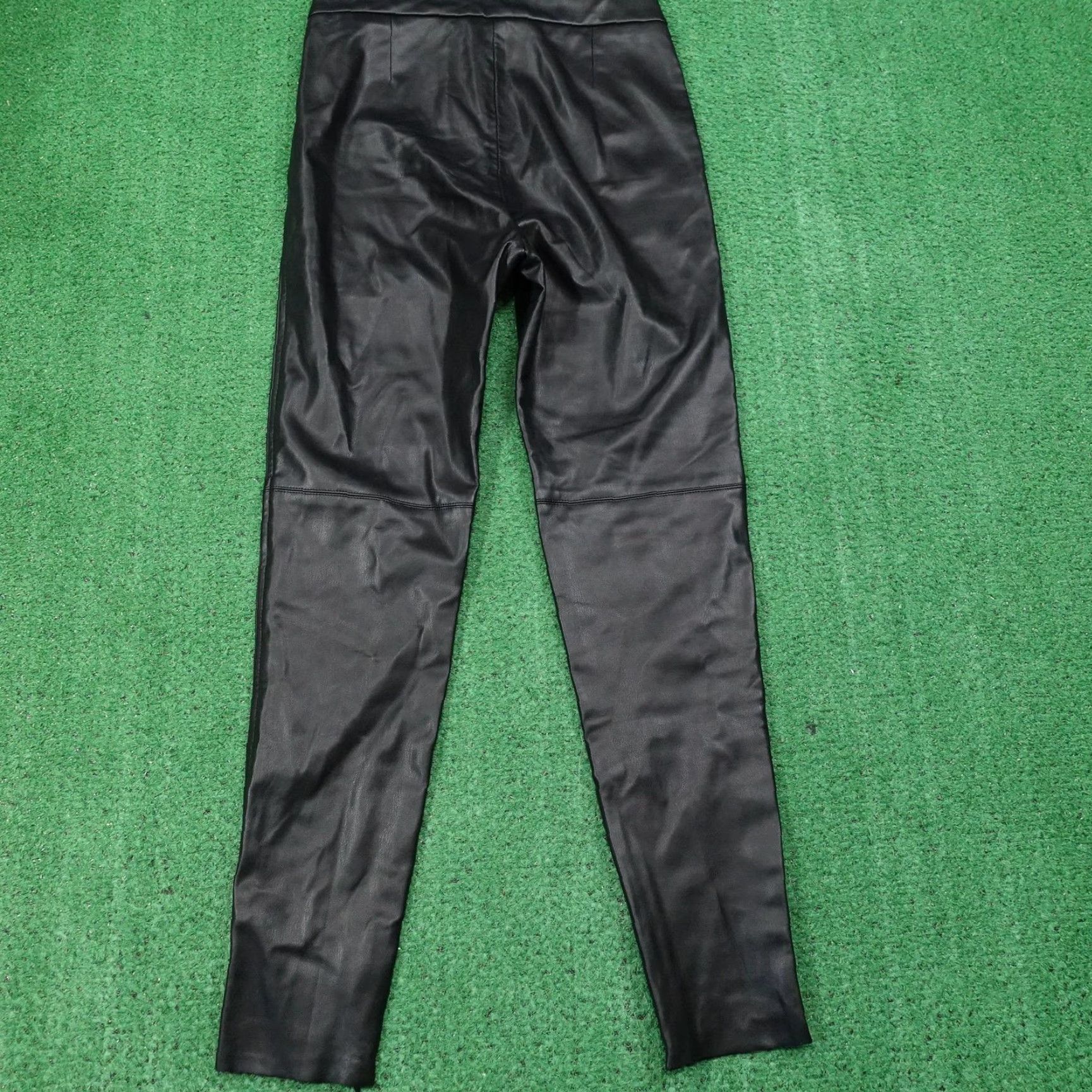 Zara VINTAGE: NO — Zara Pants Womens XS Black Faux Leather Jegging Skinny Ankle Zip Pockets Button Accent Zipper Flat Front Casual Fall 26x26.5 Womens Size 26" / US 2 / IT 38 - 4 Thumbnail