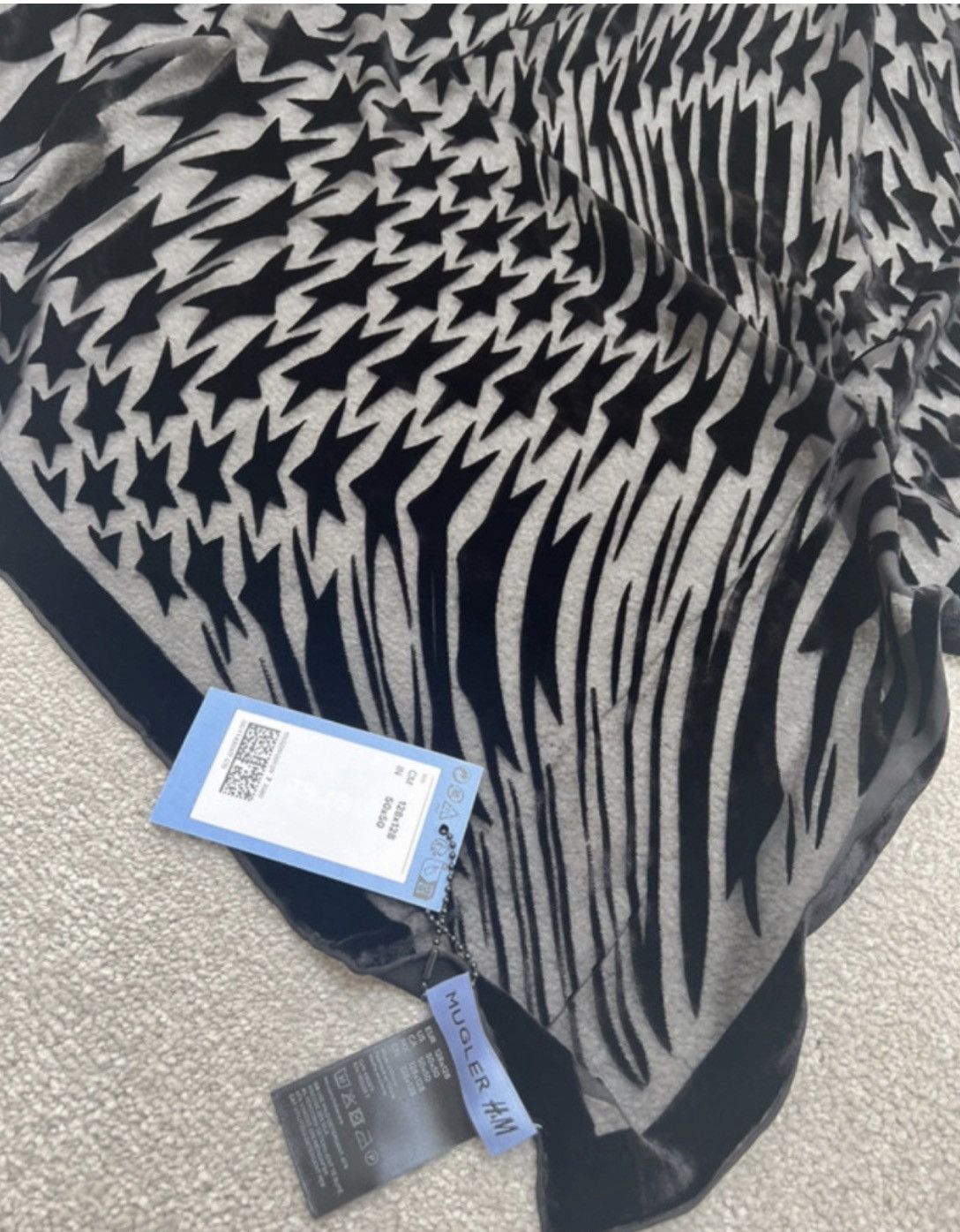 H&M × Mugler × Thierry Mugler Pure silk scarf Mugler Stars B&W Size ONE SIZE - 4 Thumbnail