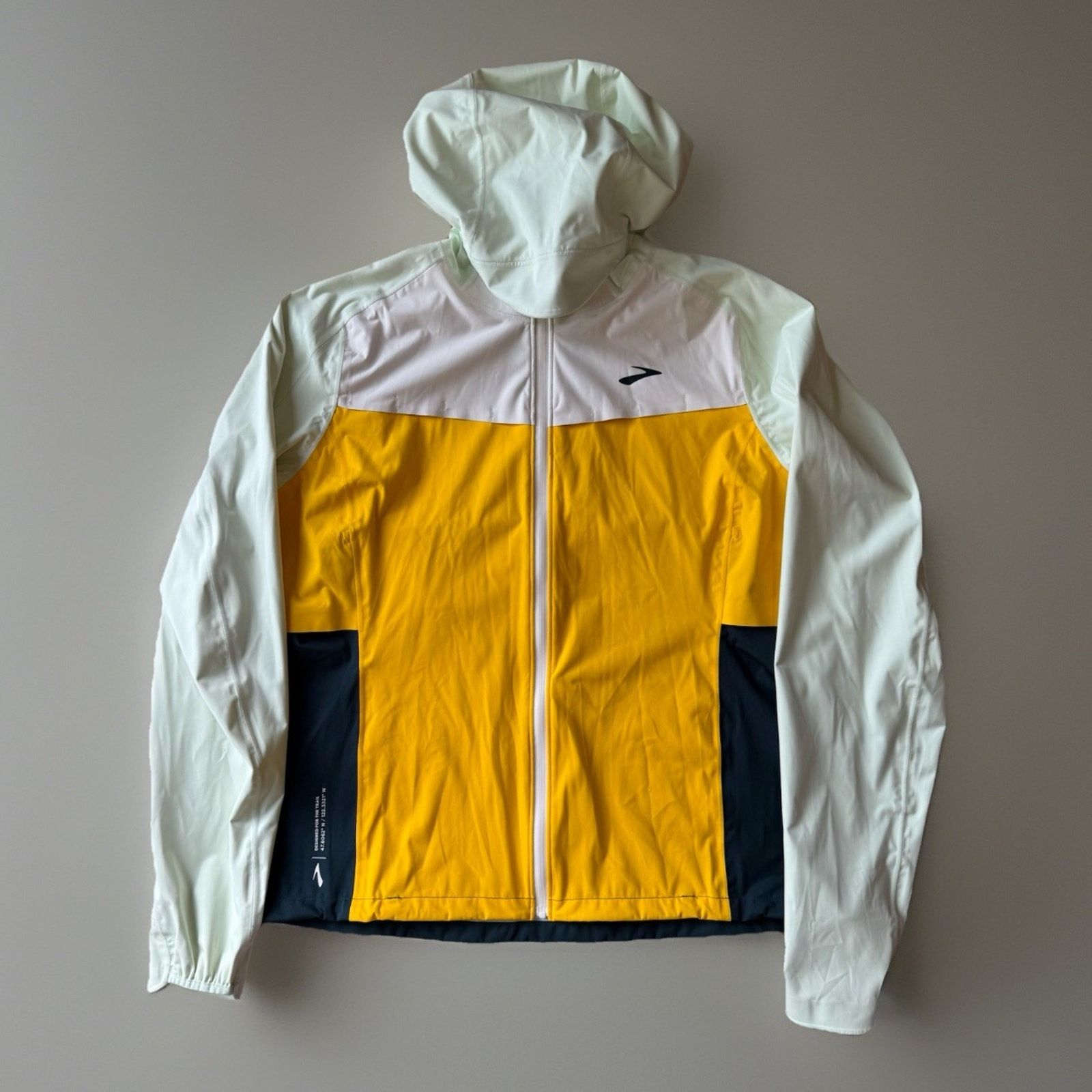 Brooks Brooks Running High Point Waterproof Jacket Women's Largevie Size L / US 10 / IT 46 - 1 Thumbnail