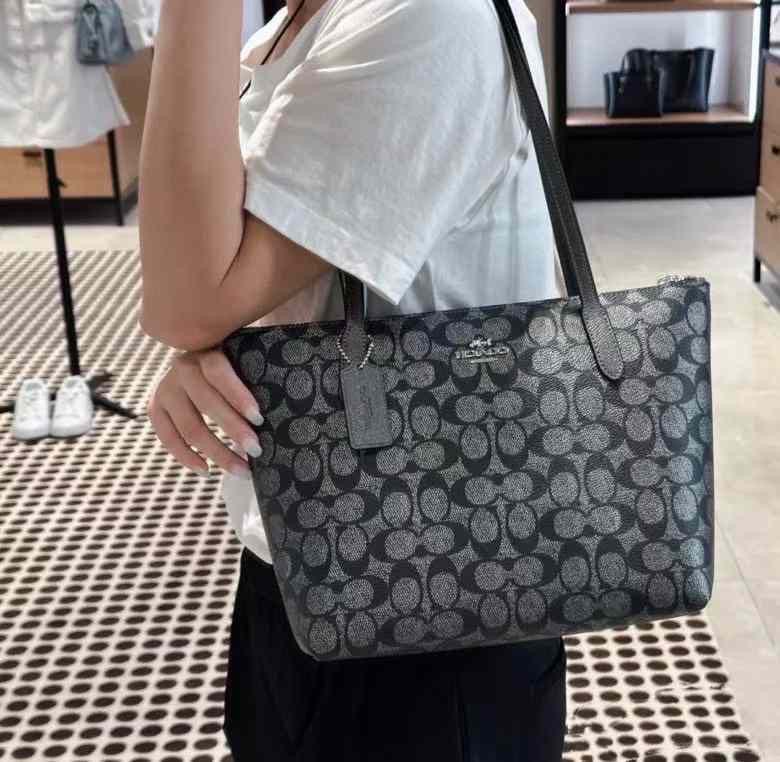 Coach Fiona Zip Tote Bag In Signature Canvas CW396 Size ONE SIZE - 3 Thumbnail