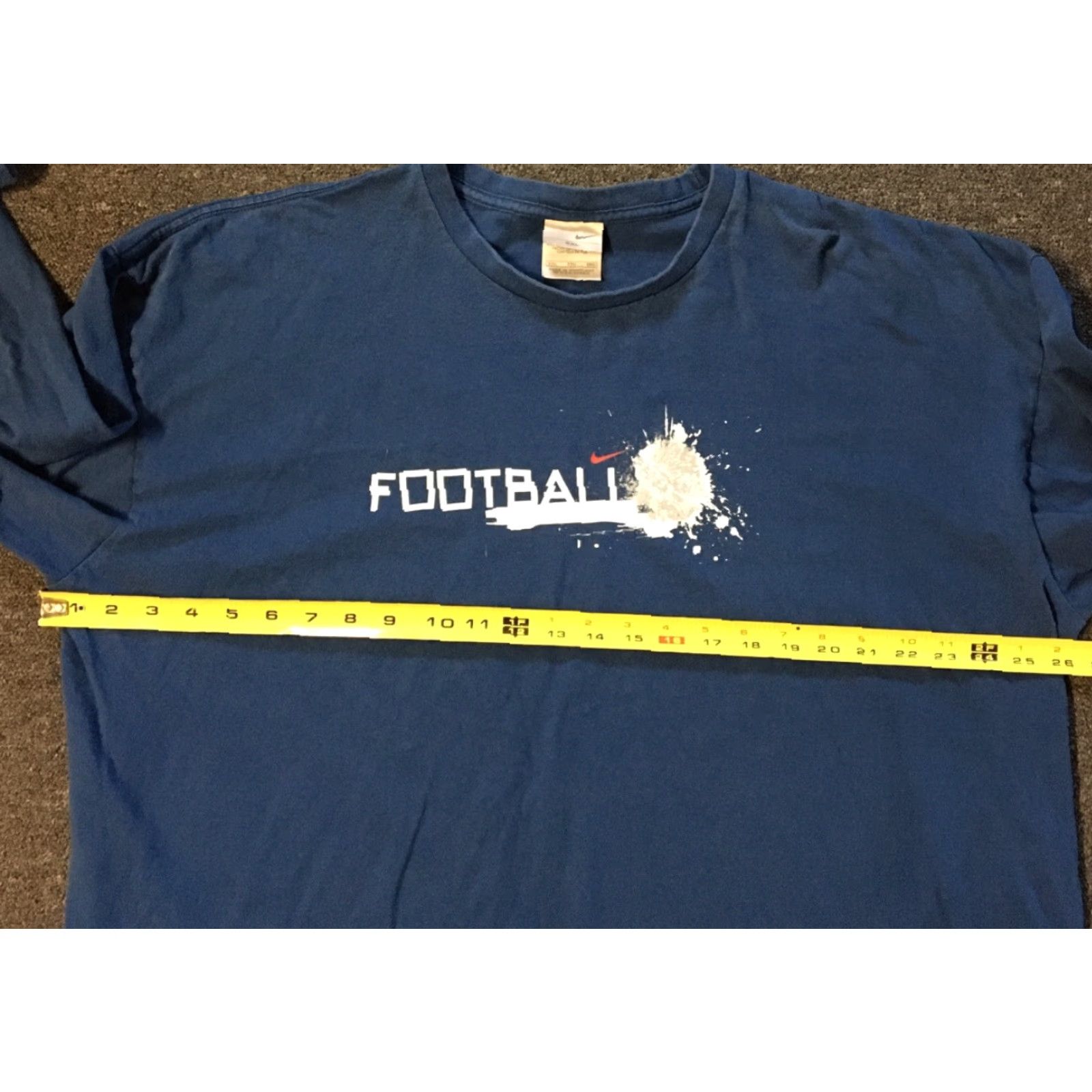 Nike VINTAGE Nike Football Swoosh Shirt XXL Track & Field Sport ACG Gym 90s Team USA Ball Size US XXL / EU 58 / 5 - 6 Thumbnail