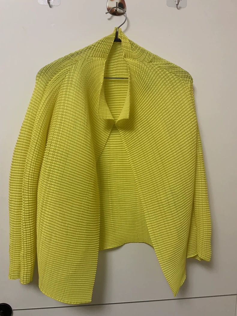 Issey Miyake Issey Miyake size:2 Yellow pleated cardigan Size M / US 6-8 / IT 42-44 - 1 Thumbnail
