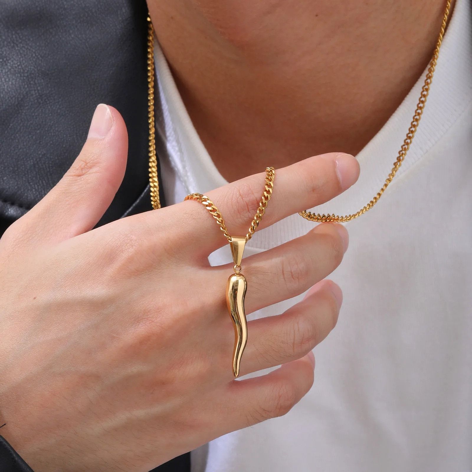 Vintage Small Retro Horn Necklace Size ONE SIZE - 1 Thumbnail