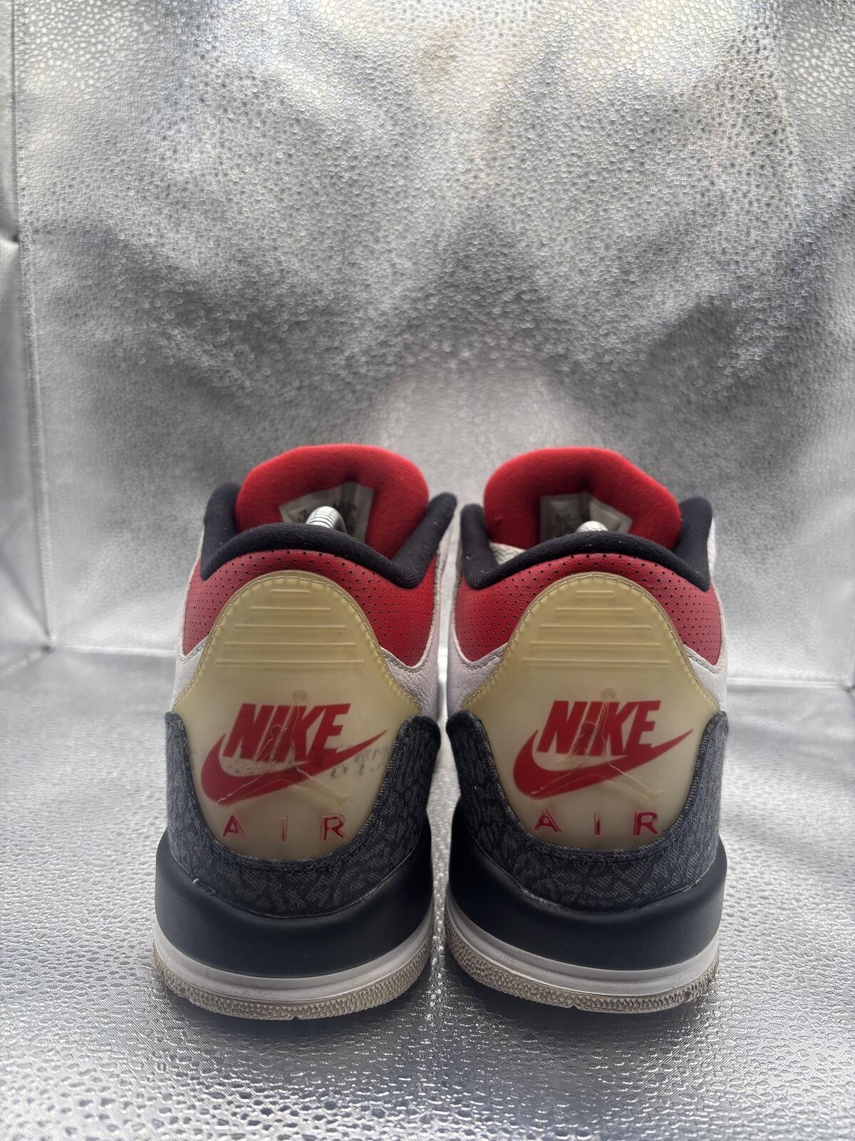 Jordan Brand Air Jordan 3 SE fire red denim Gs Size US 6.5 / EU 39-40 - 4 Thumbnail