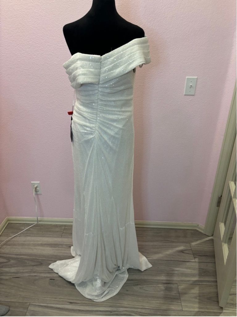 Mac Duggal Women's Mac Duggal White Sequin Gown Size 10 Size L / US 10 / IT 46 - 7 Thumbnail