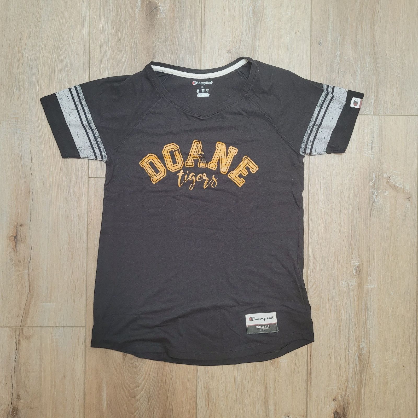 Champion Champion Doane Tigers T-Shirt Womens Small (Fits XS) V-Neck Size S / US 4 / IT 40 - 1 Thumbnail