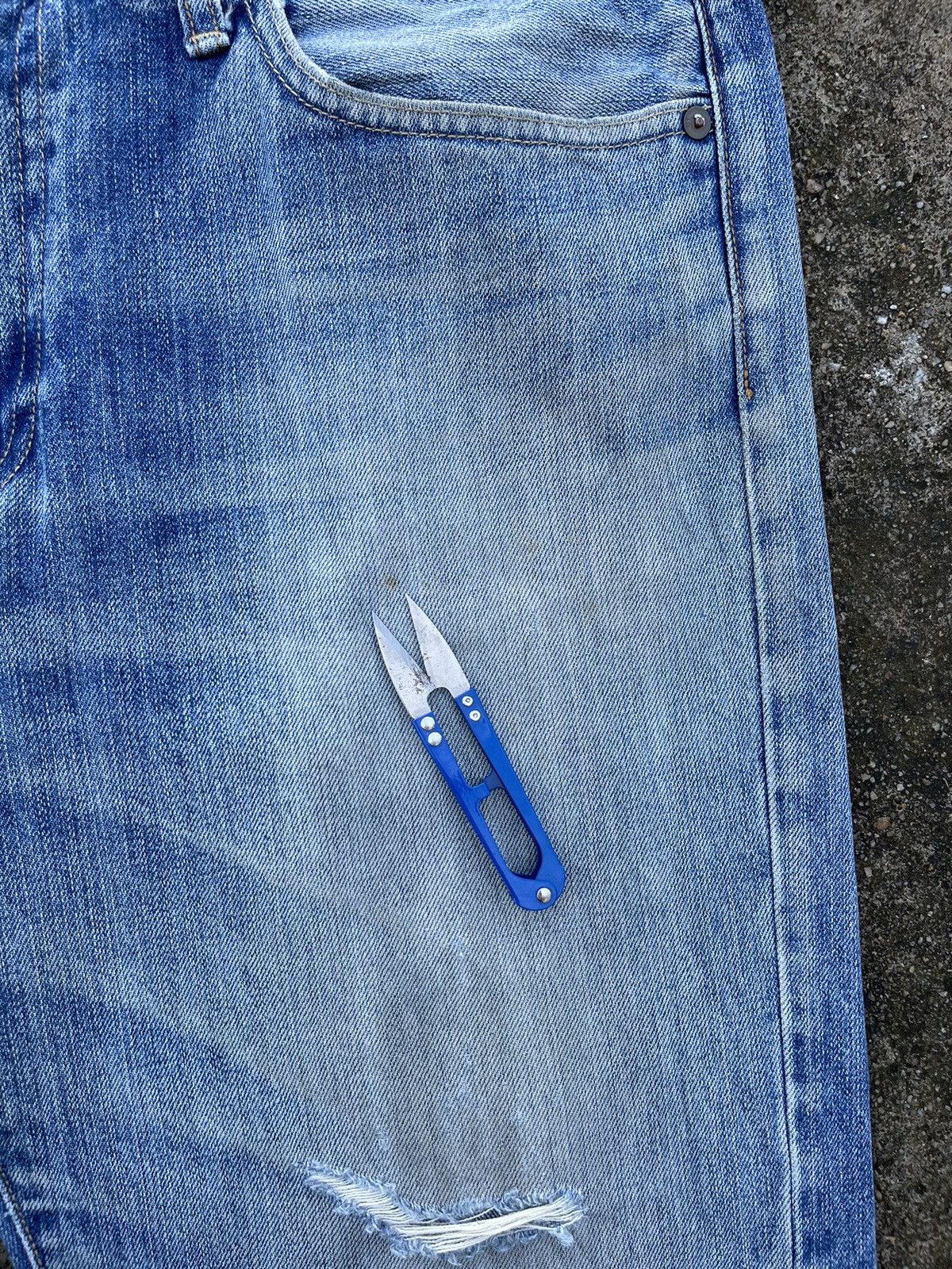 Japanese Brand × Jean × Uniqlo 🔥 Japanese Brand Uniqlo Distressed Denim W34🔥 Size US 34 / EU 50 - 7 Thumbnail
