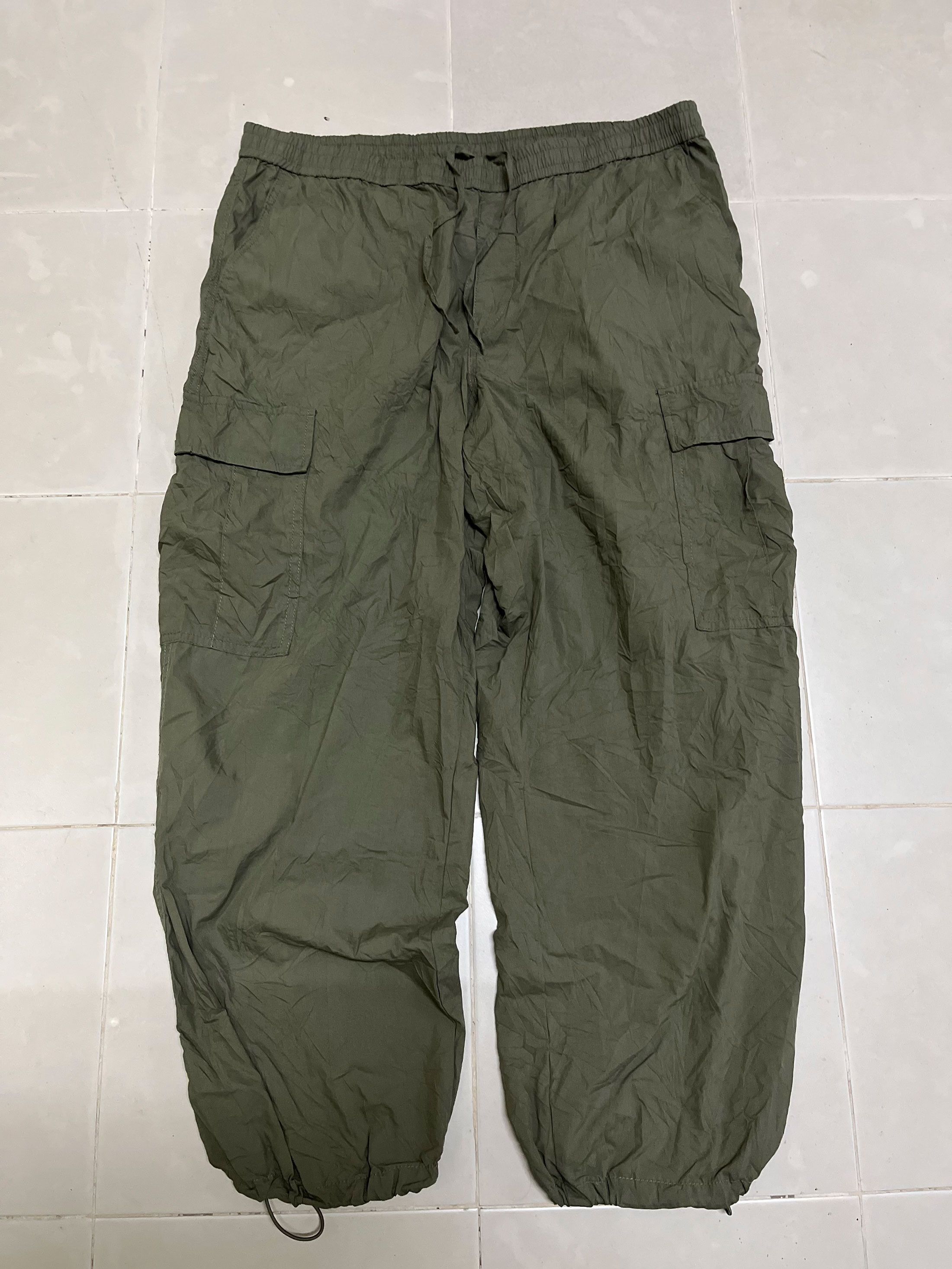Japanese Brand × Uniqlo Relax Pants Uniqlo Parachute Lightweight Cargo Size US 34 / EU 50 - 1 Thumbnail