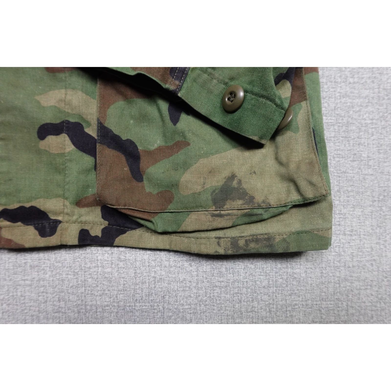 Vintage VINTAGE Combat Coat Mens M Brown Woodland Camo Military Pockets Outdoors Shirt Button-Up Collared All Seasons Fall Winter Mens Size US M / EU 48-50 / 2 - 4 Thumbnail
