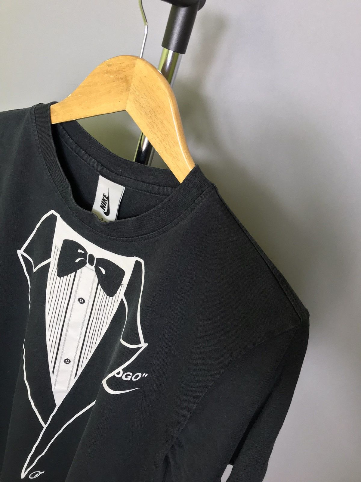 Nike × Off-White OFF-WHITE x Nike NRG A6 Tuxedo Eagle T-Shirt Ash Black Size US M / EU 48-50 / 2 - 4 Thumbnail