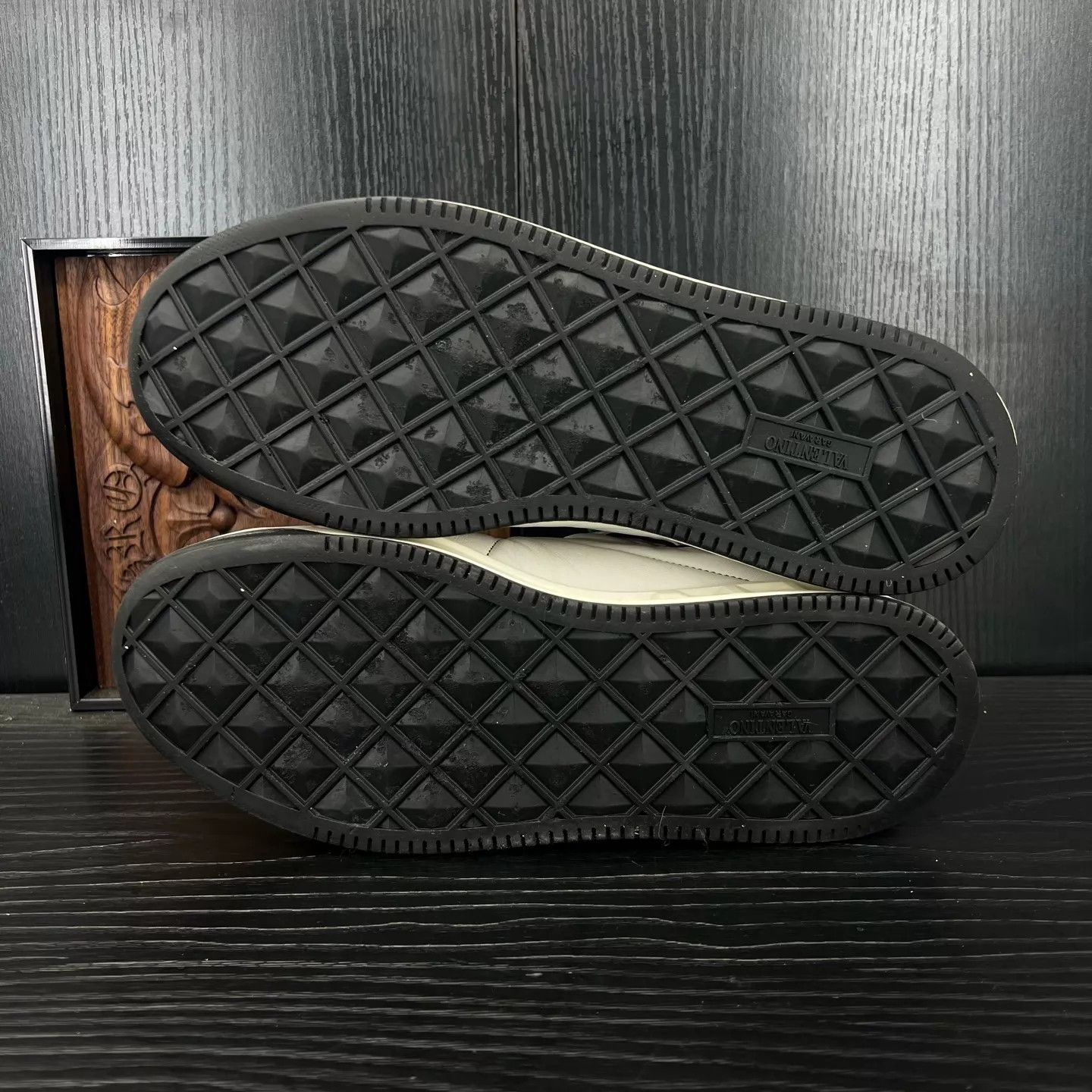 Valentino Valentino One Stud White/Black 40 (Good, Minor Toe Crack) Size US 9.5 / EU 42-43 - 6 Thumbnail