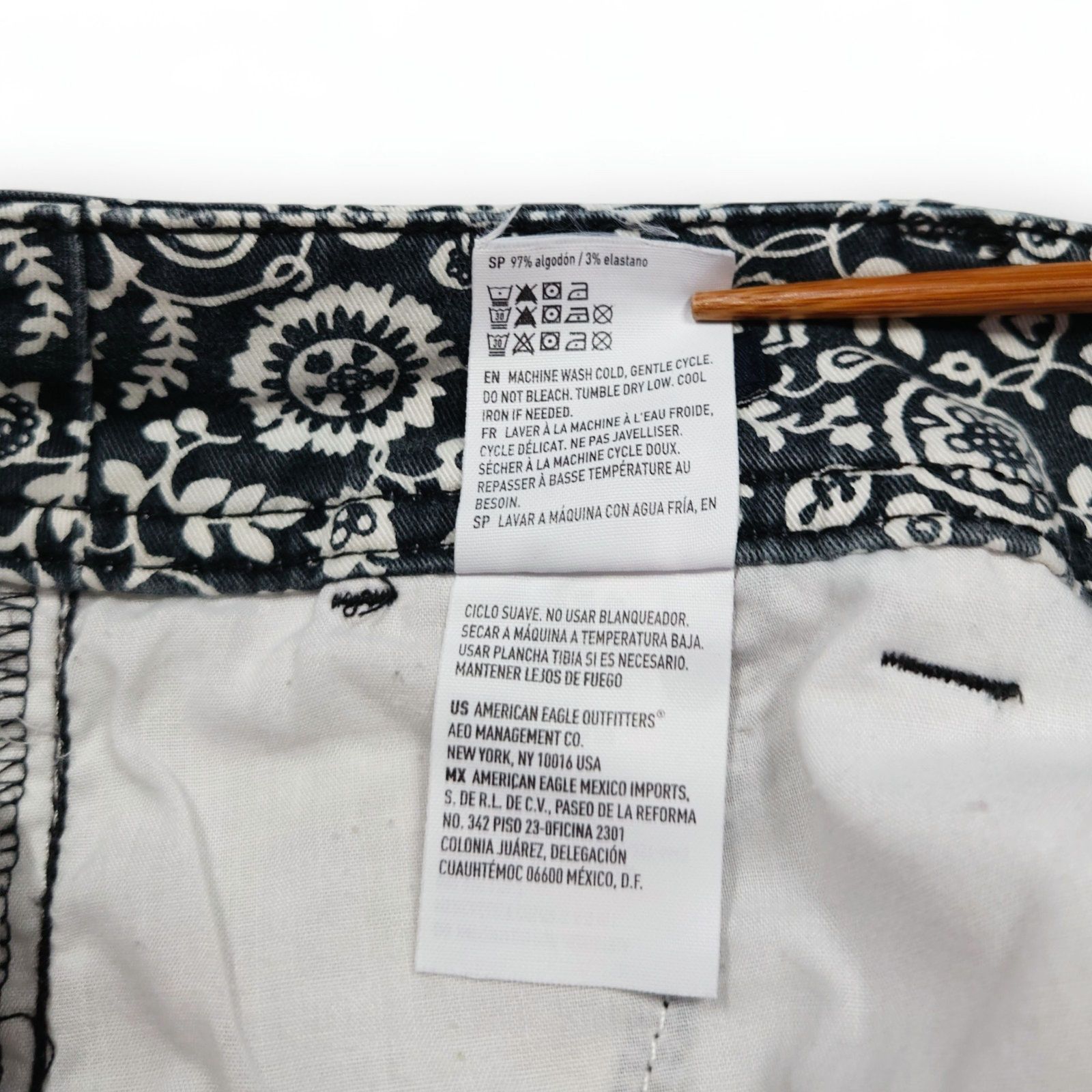 American Eagle Outfitters EUC American Eagle Midi Stretch Chino Shorts Sz. 0 Floral Size 25" / US 0 / IT 36 - 5 Thumbnail