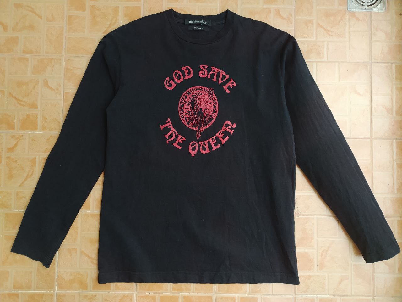 The Difference THE DIFFERENCE RUPERT GOD SAVE THE QUEEN LONGSLEEVE JUMPER Size US L / EU 52-54 / 3 - 2 Thumbnail