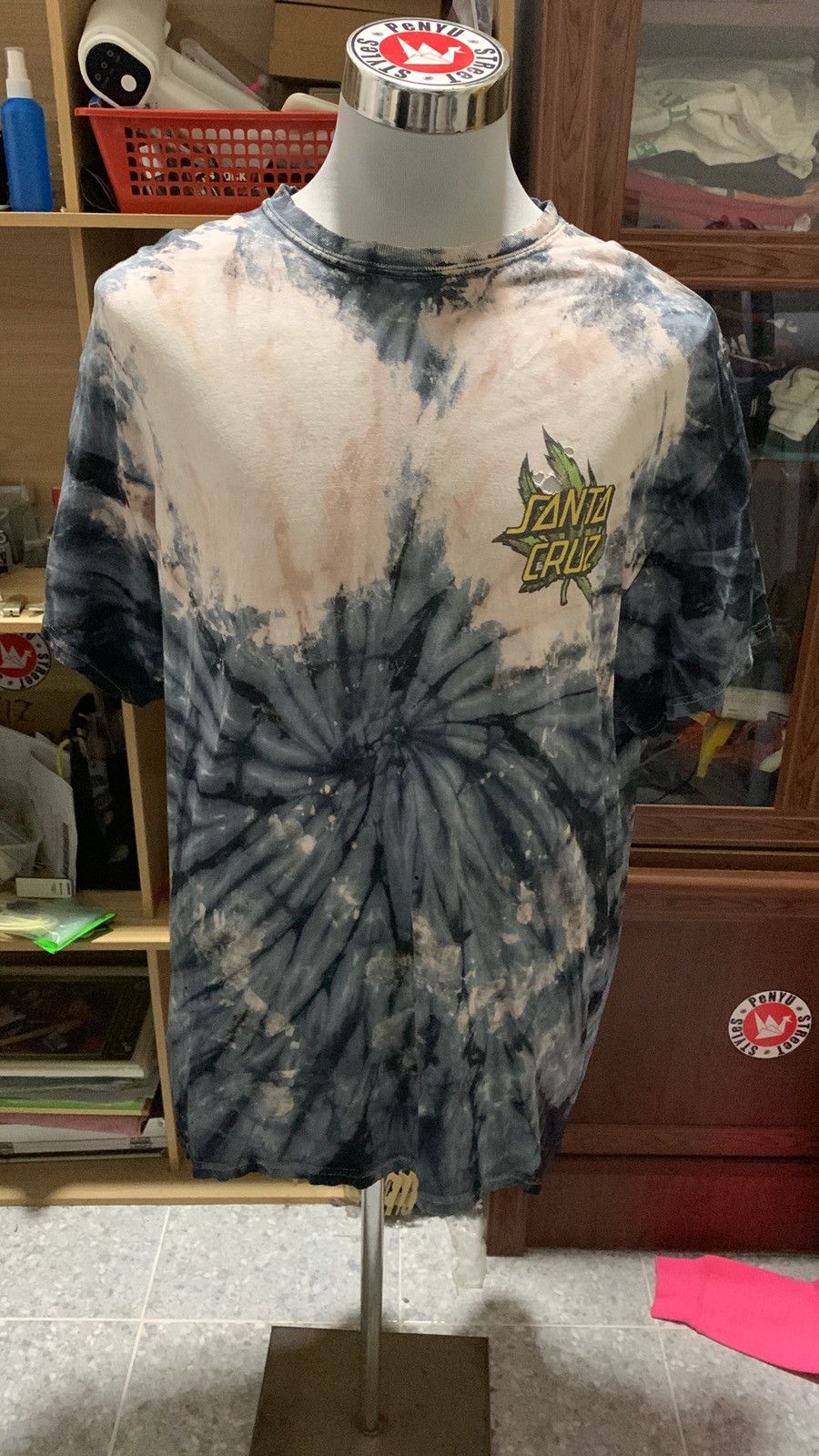 Santa Cruz Skateboards × Vintage Santa Cruz Marijuana Distressed T-Shirt Size US XL / EU 56 / 4 - 1 Thumbnail