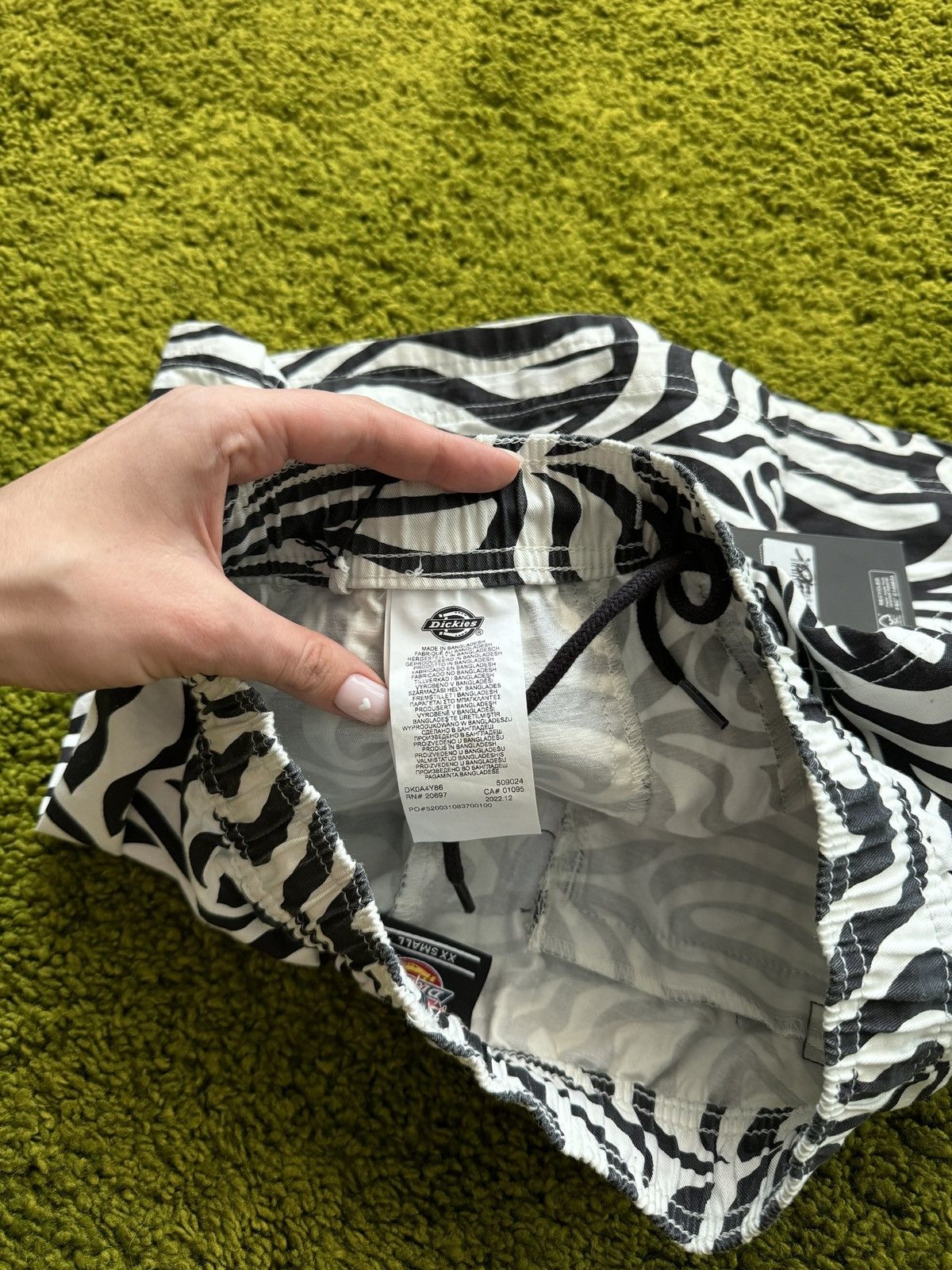 Designer × Dickies Dickies NWT zebra pattern shorts Size 25" / US 0 / IT 36 - 12 Thumbnail