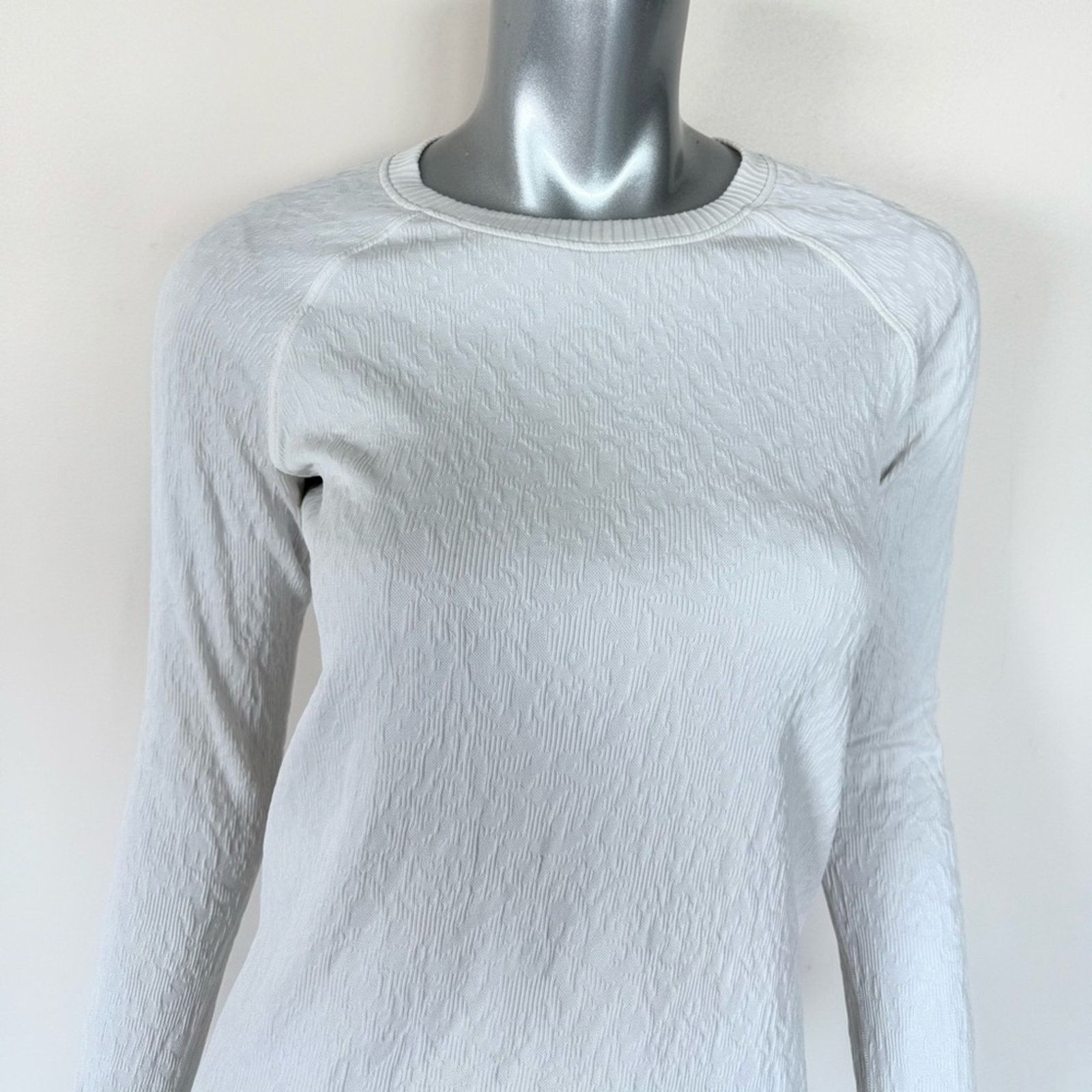 Lululemon Lululemon Athletic long sleeve women top size 8 Size M / US 6-8 / IT 42-44 - 2 Thumbnail
