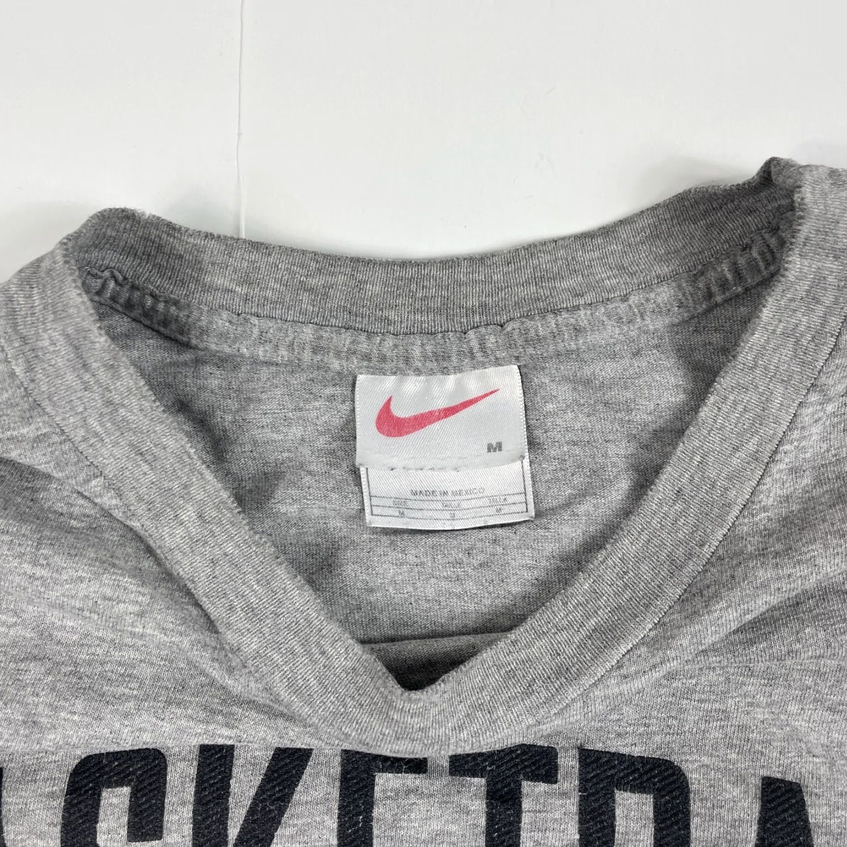 Nike VINTAGE Nike Shirt Mens Medium Gray Center Swoosh Basketball Short Sleeve Mens T-Shirt Size US M / EU 48-50 / 2 - 6 Thumbnail
