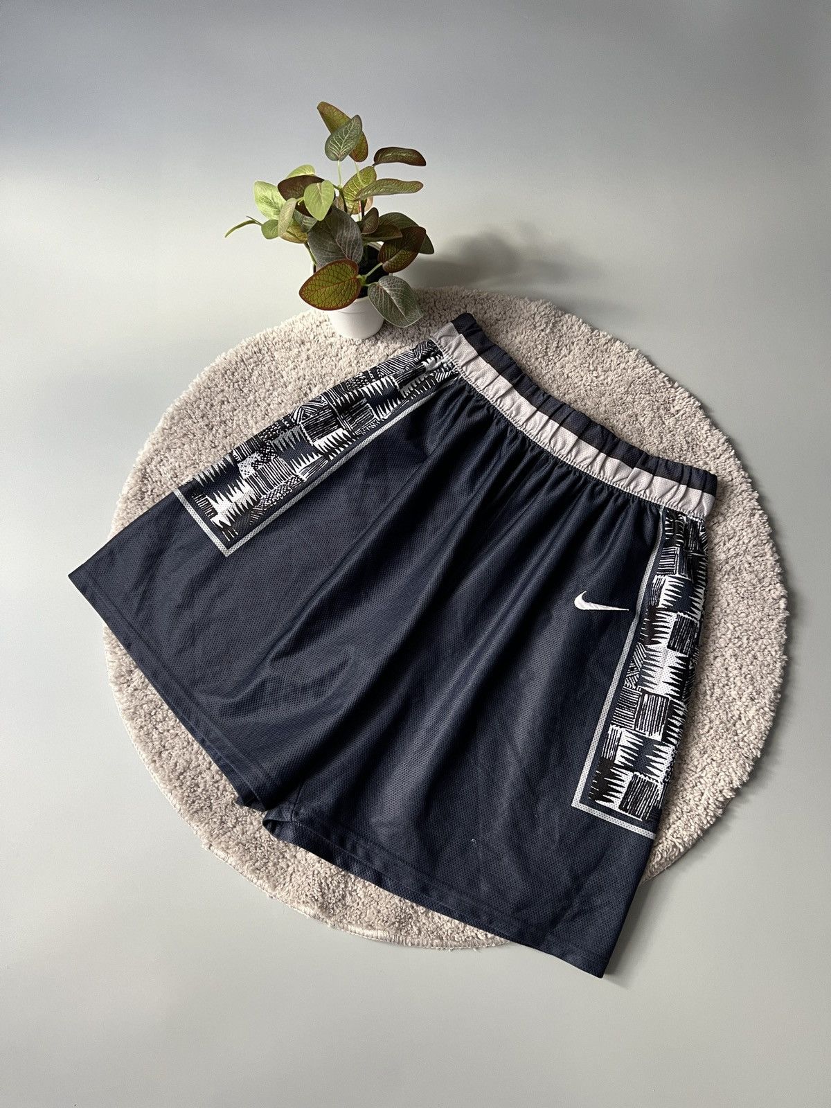Nike × Vintage Vintage 00s Nike Shorts y2k Hype Rare Size US 32 / EU 48 - 1 Thumbnail